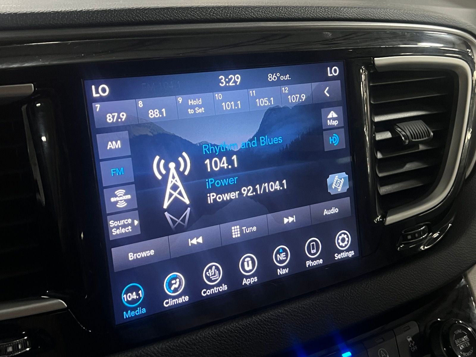 Thumbnail: 2020 Chrysler Pacifica - 3