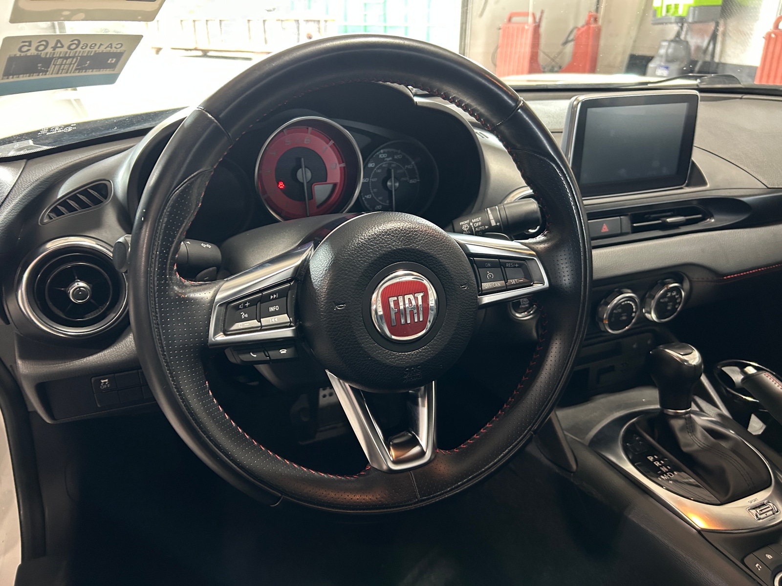 Thumbnail: 2017 Fiat 124 Spider - 4