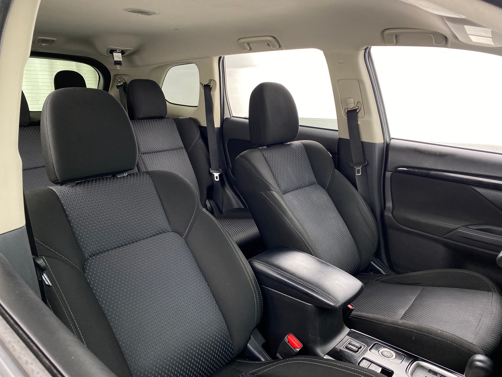 Thumbnail: 2020 Mitsubishi Outlander - 2