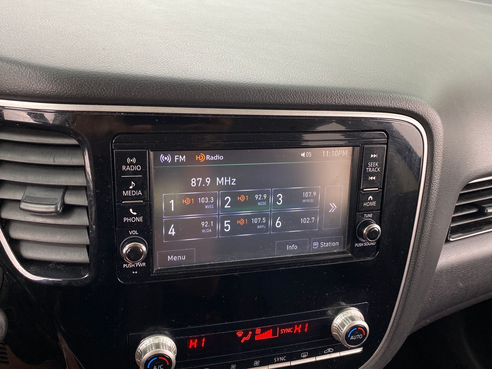 Thumbnail: 2020 Mitsubishi Outlander - 4