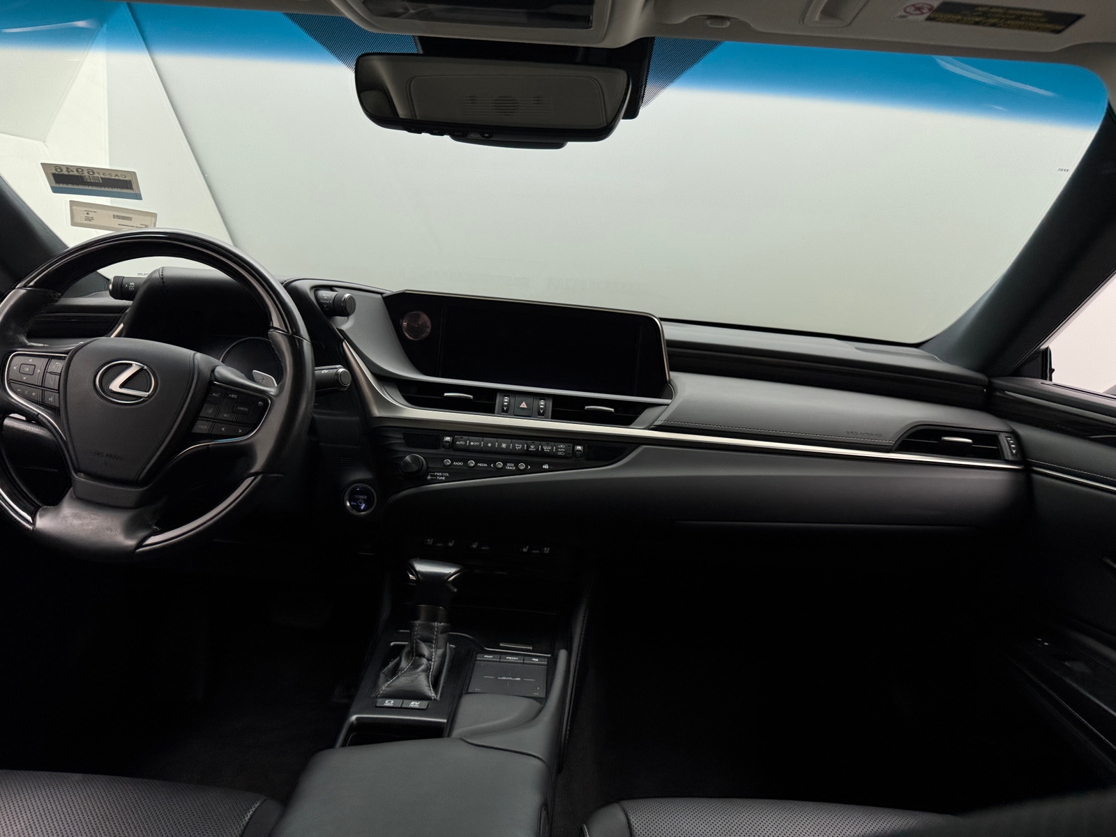 Thumbnail: 2019 Lexus ES - 3