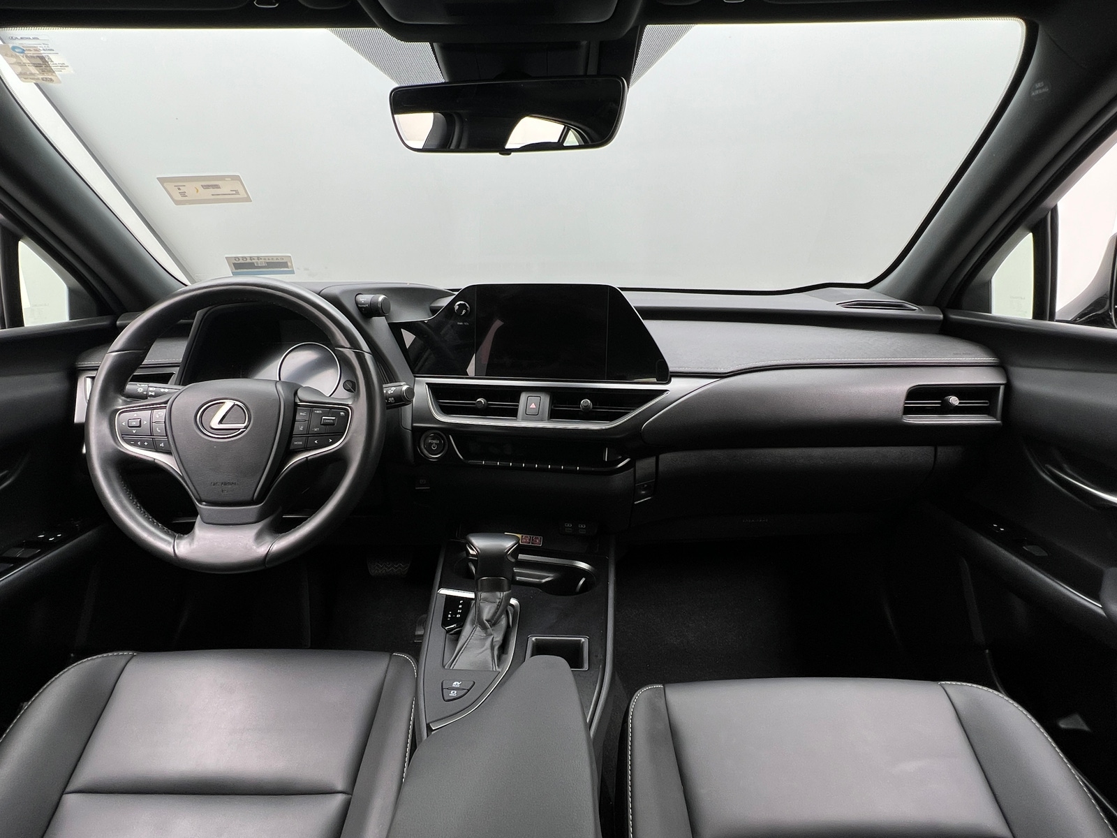 Thumbnail: 2024 Lexus UX - 2