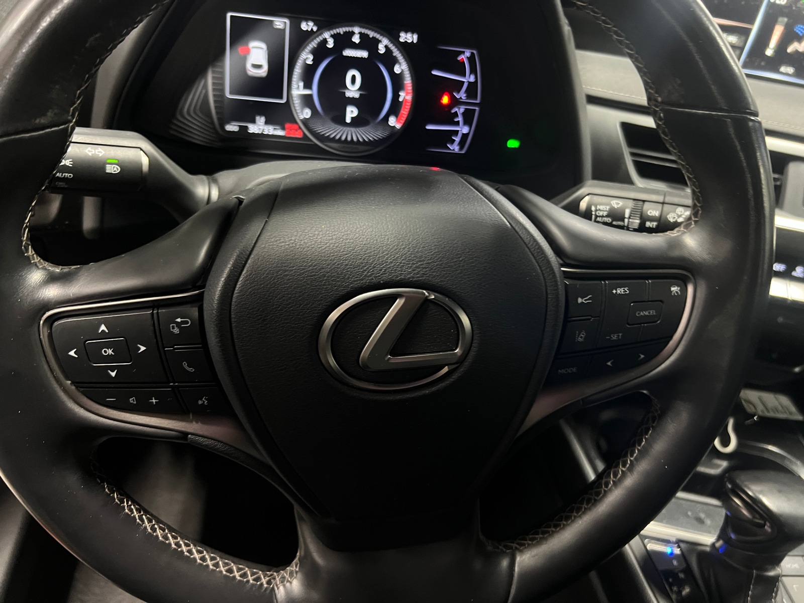 Thumbnail: 2019 Lexus UX - 4