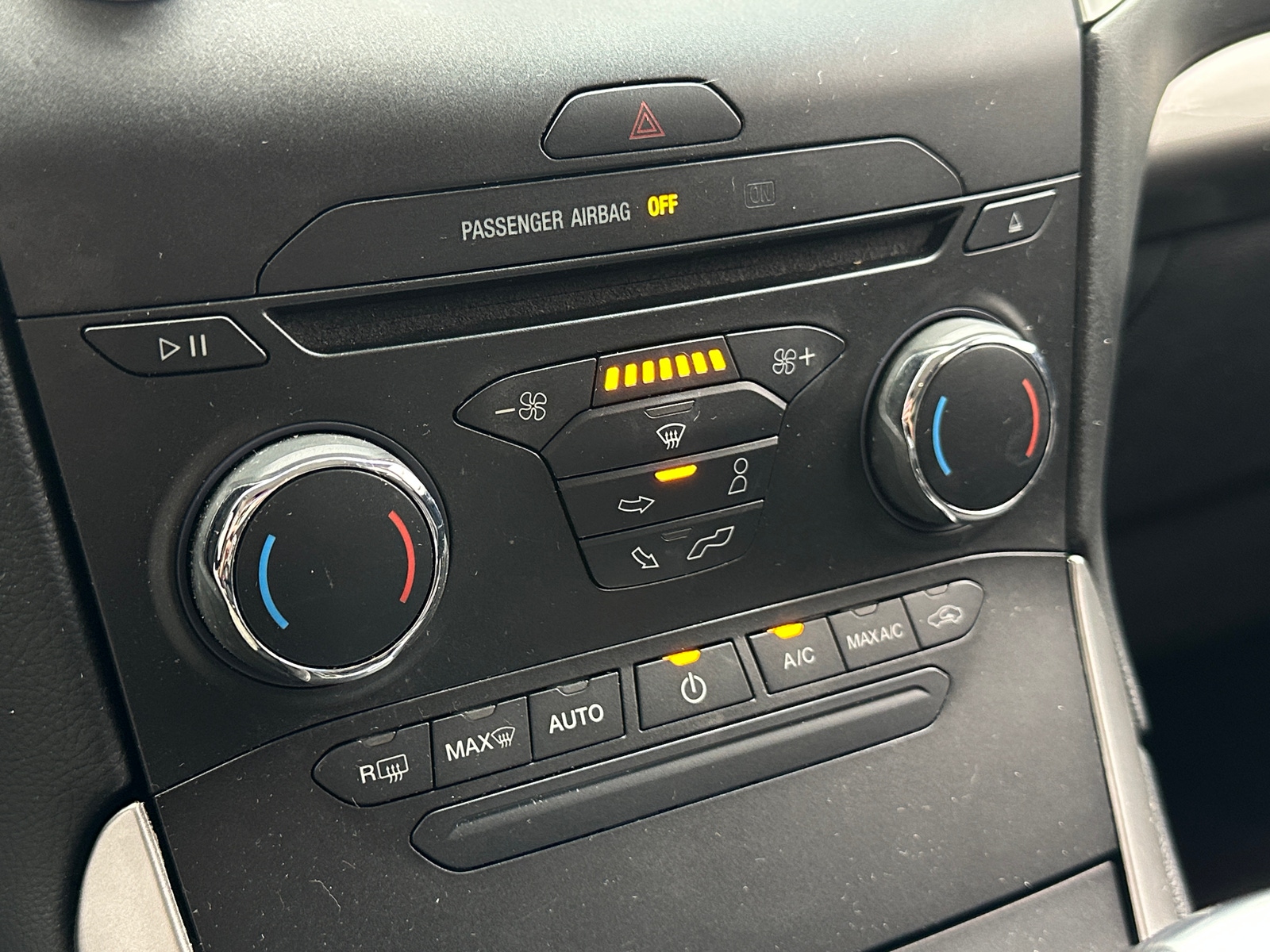Thumbnail: 2016 Ford Edge - 4