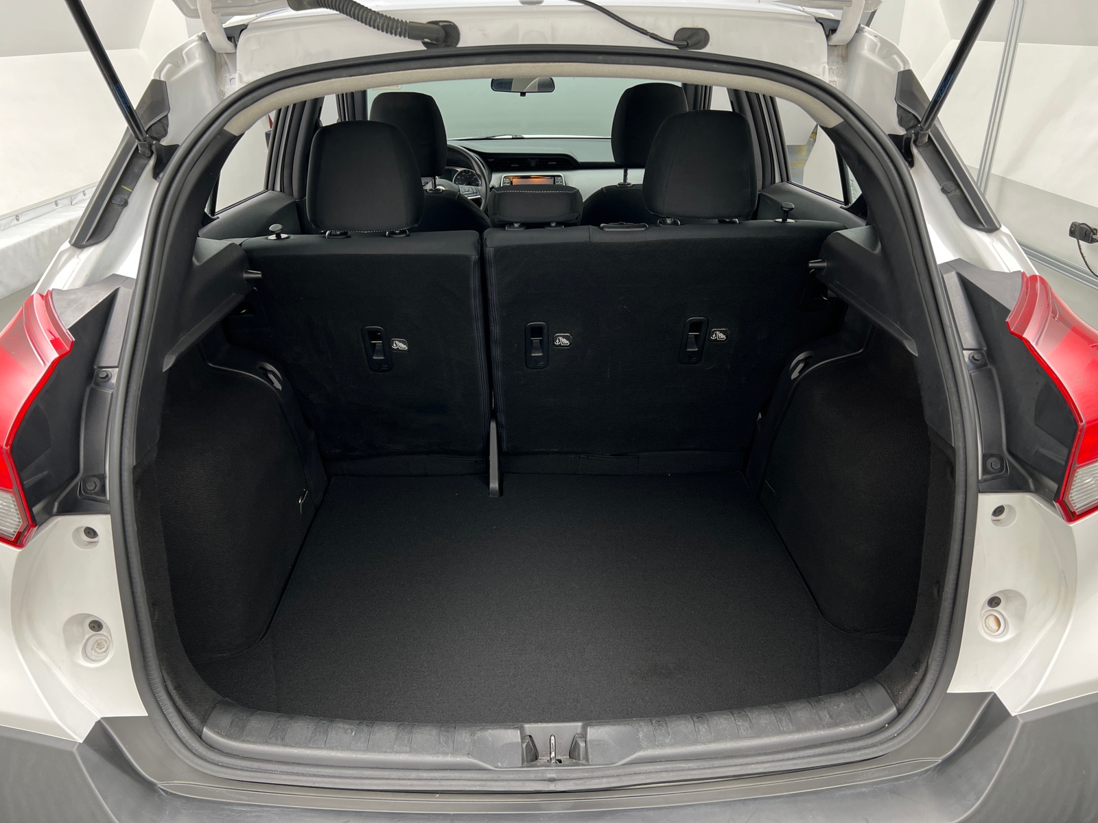 Thumbnail: 2019 Nissan Kicks - 7