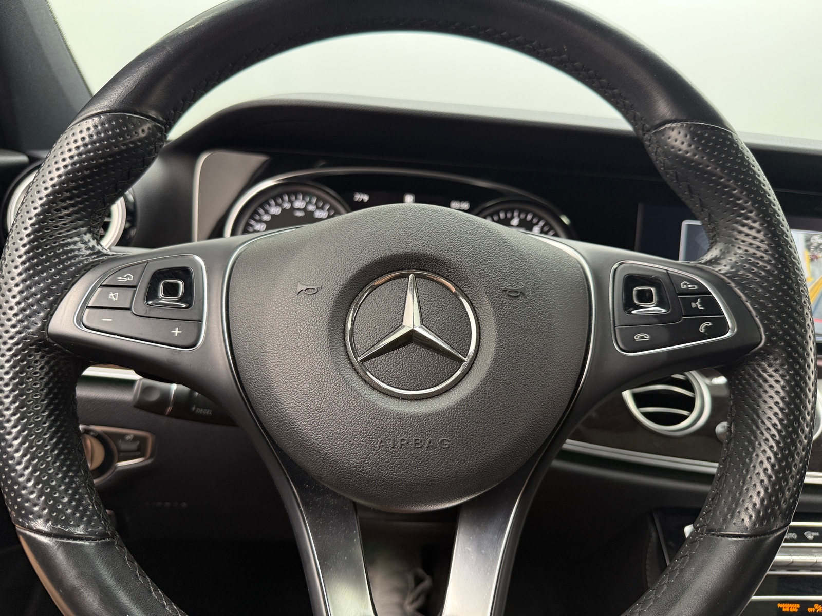 Thumbnail: 2017 Mercedes-Benz E-Class - 4