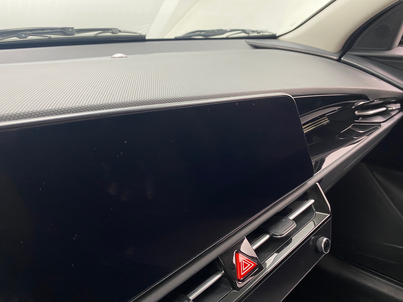 Thumbnail: 2024 Kia Niro - 3