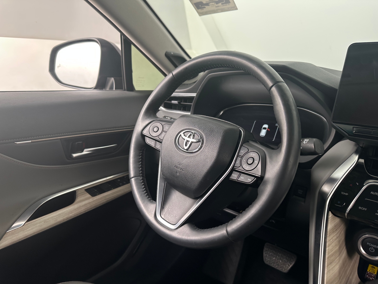 Thumbnail: 2023 Toyota Venza - 4