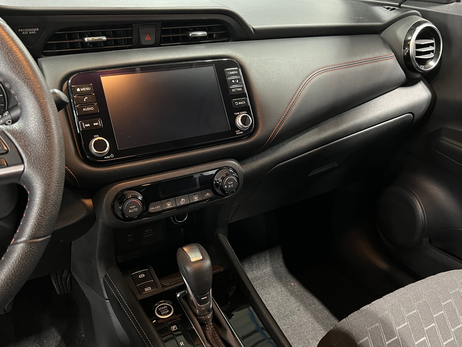 Thumbnail: 2023 Nissan Kicks - 4