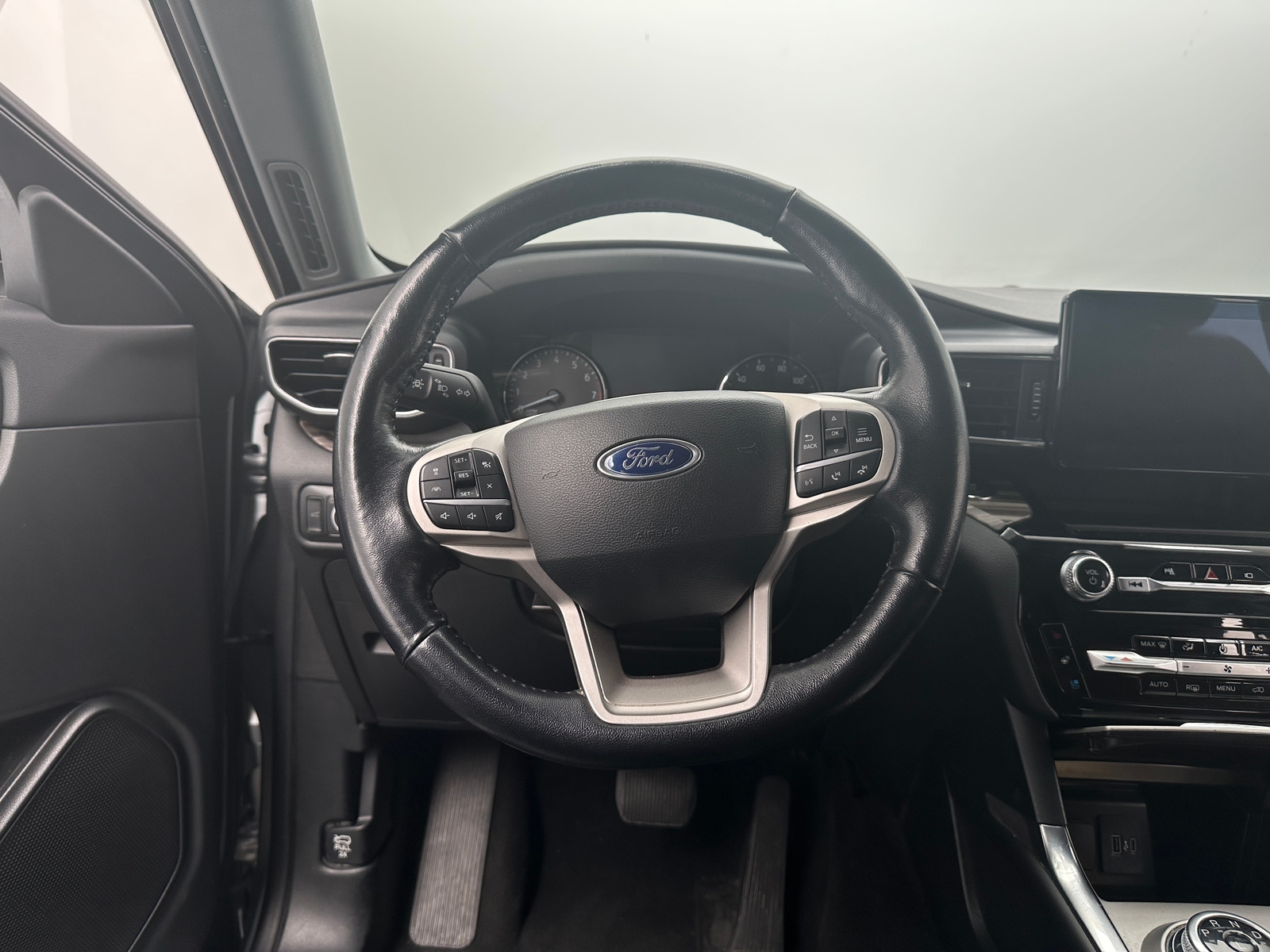 Thumbnail: 2022 Ford Explorer - 4