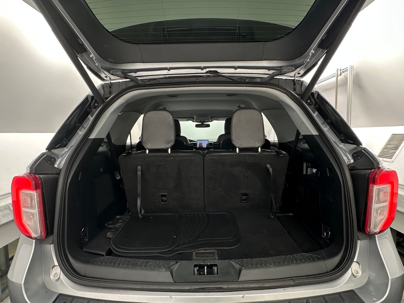 Thumbnail: 2022 Ford Explorer - 6