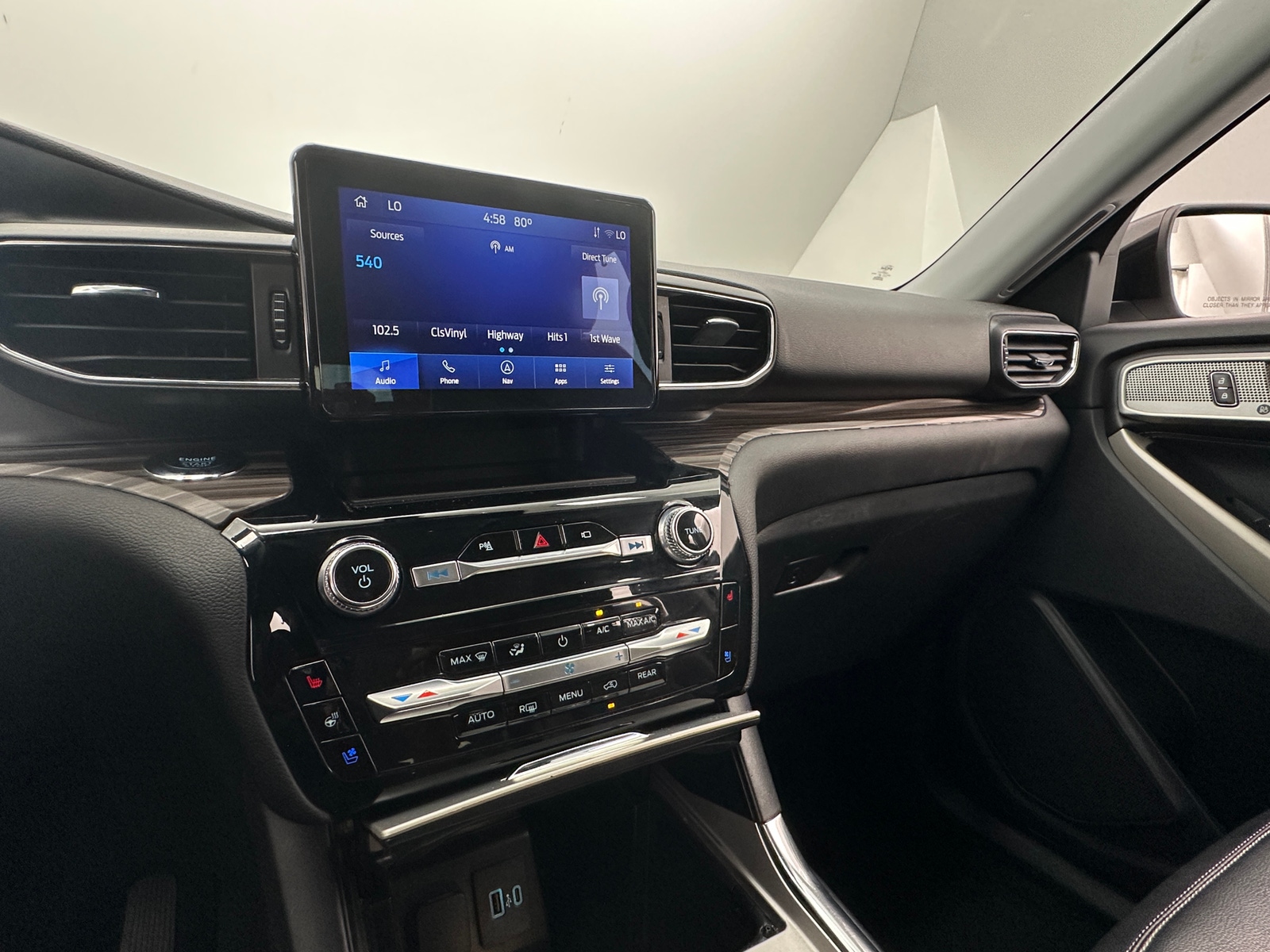 Thumbnail: 2022 Ford Explorer - 3