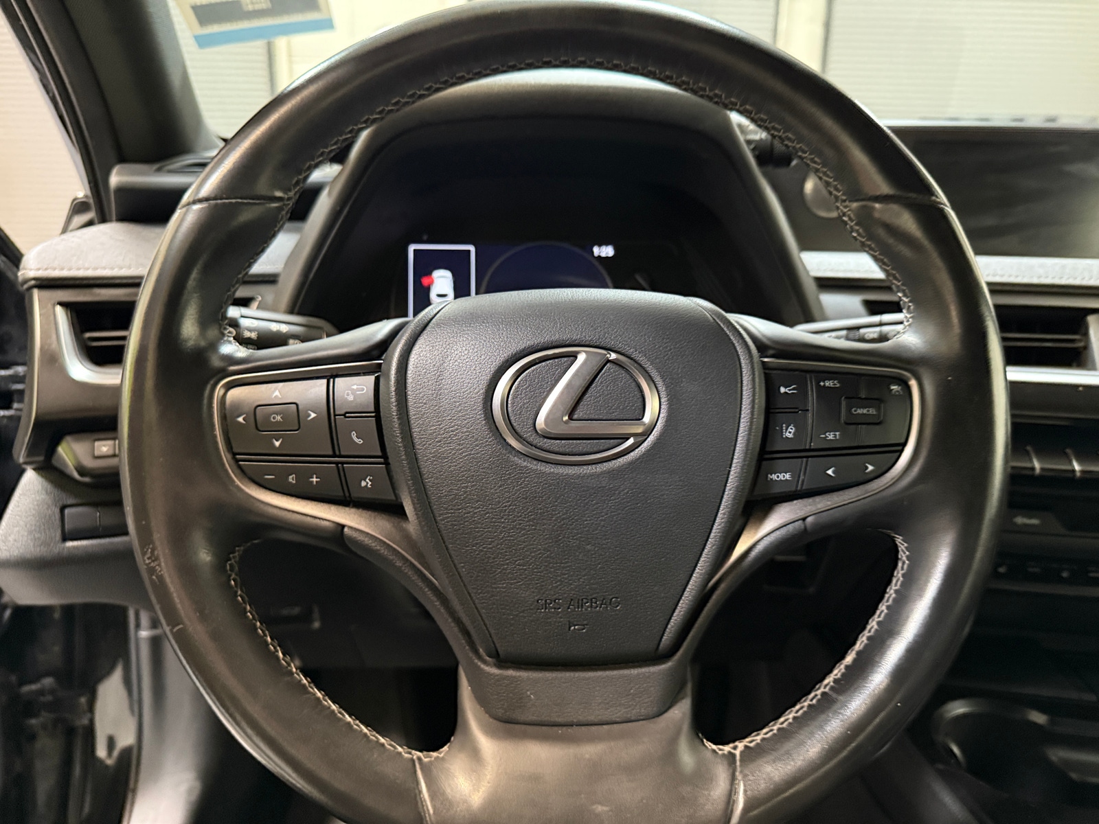 Thumbnail: 2019 Lexus UX - 4