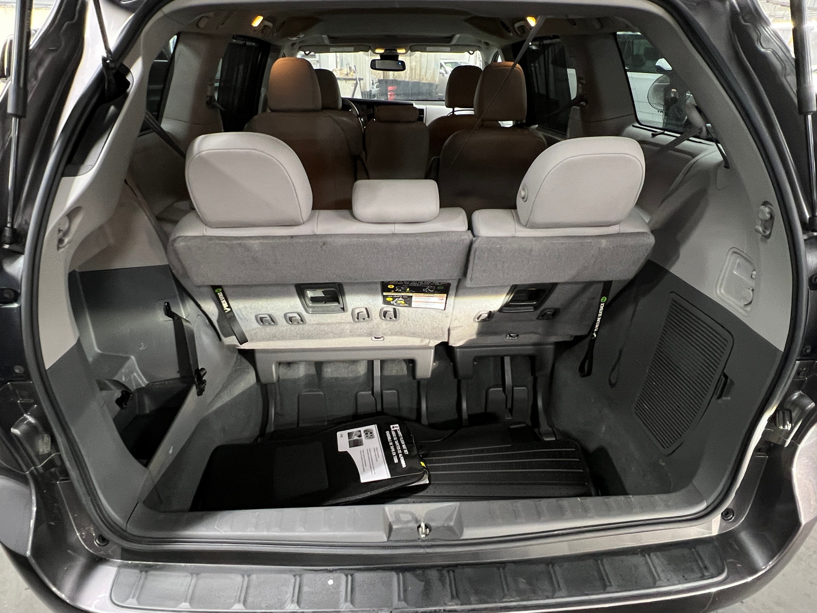Thumbnail: 2020 Toyota Sienna - 6
