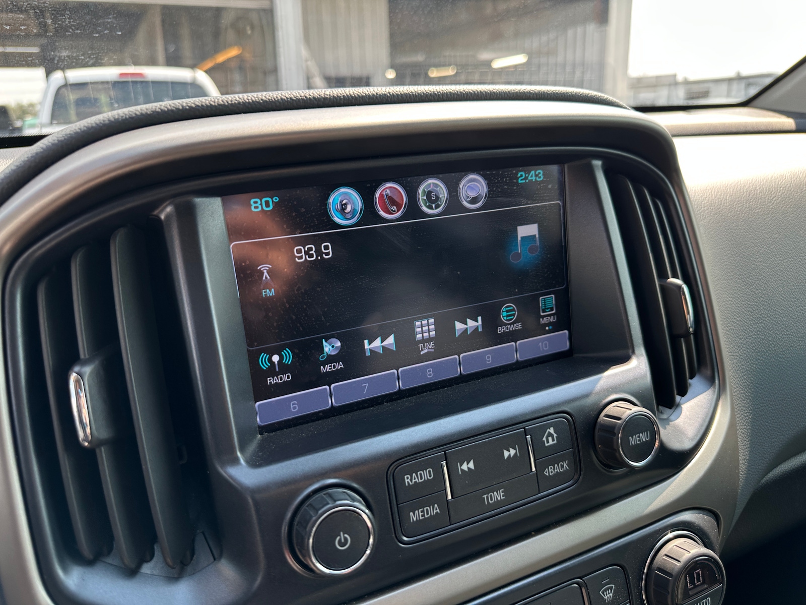 Thumbnail: 2017 Chevrolet Colorado - 4