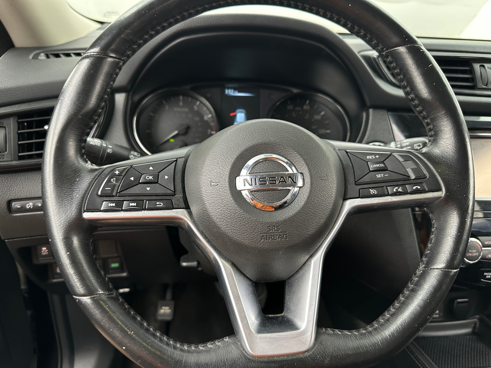 Thumbnail: 2017 Nissan Rogue - 4