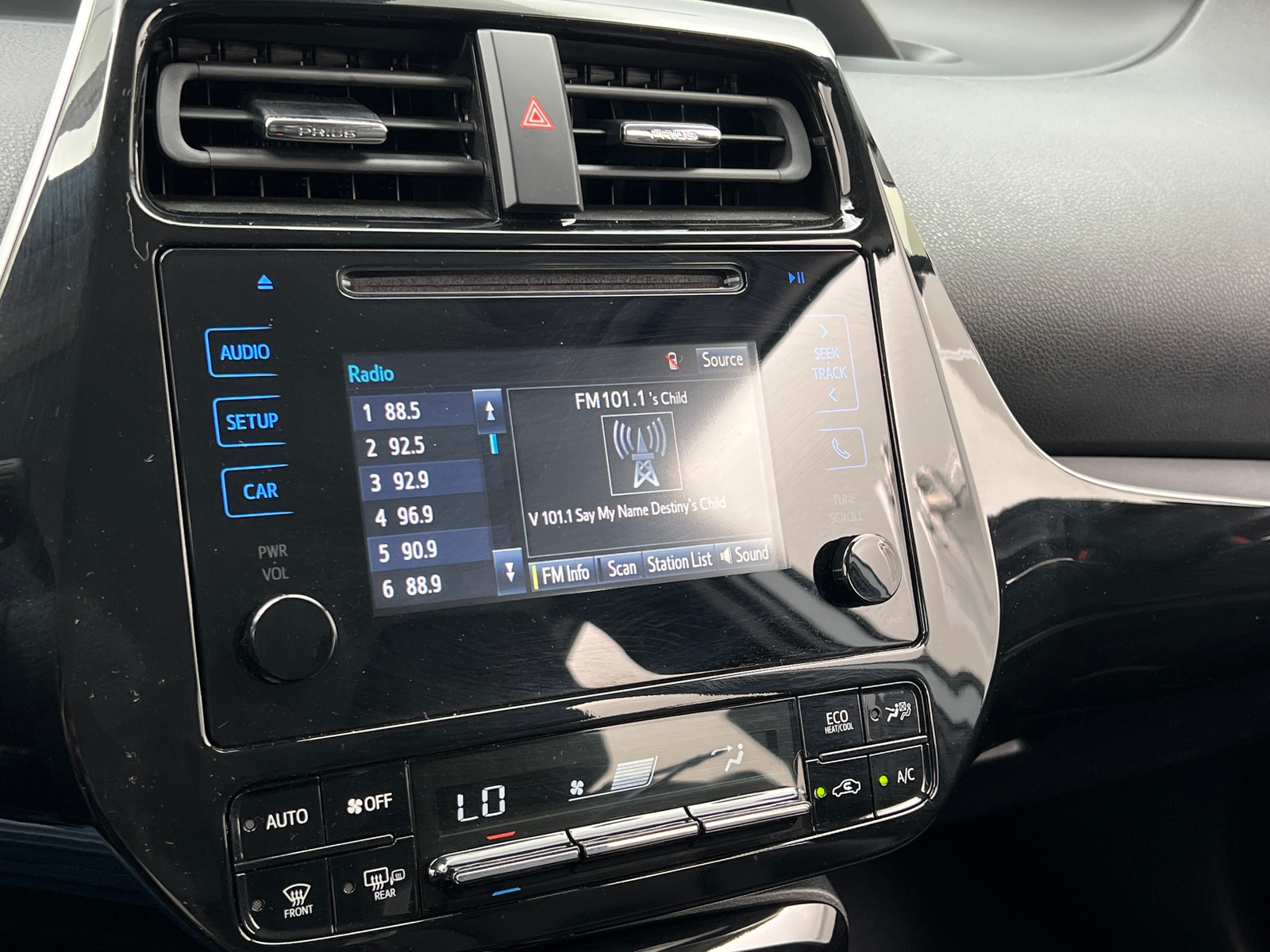 Thumbnail: 2019 Toyota Prius - 3