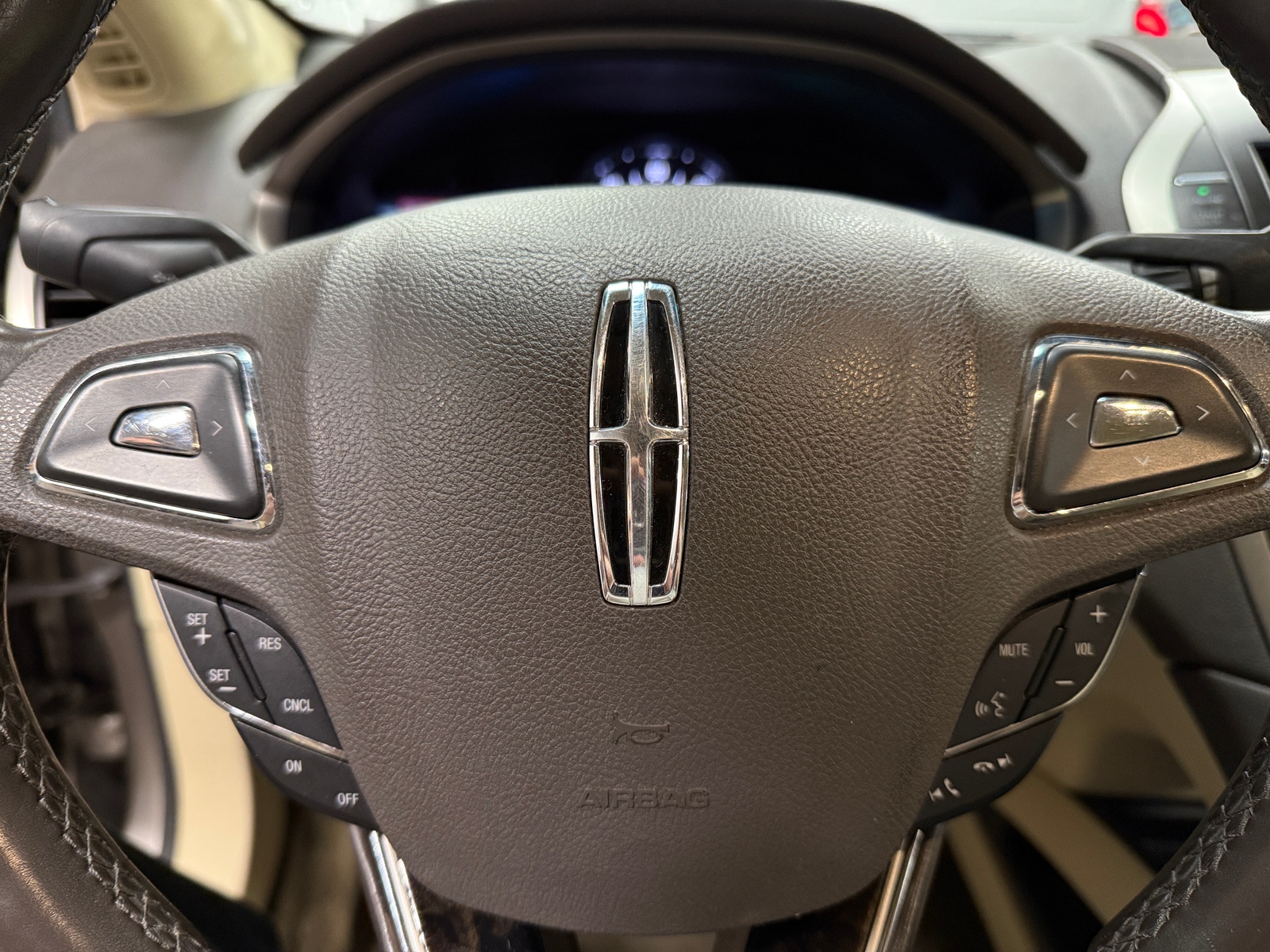 Thumbnail: 2015 Lincoln MKZ - 4