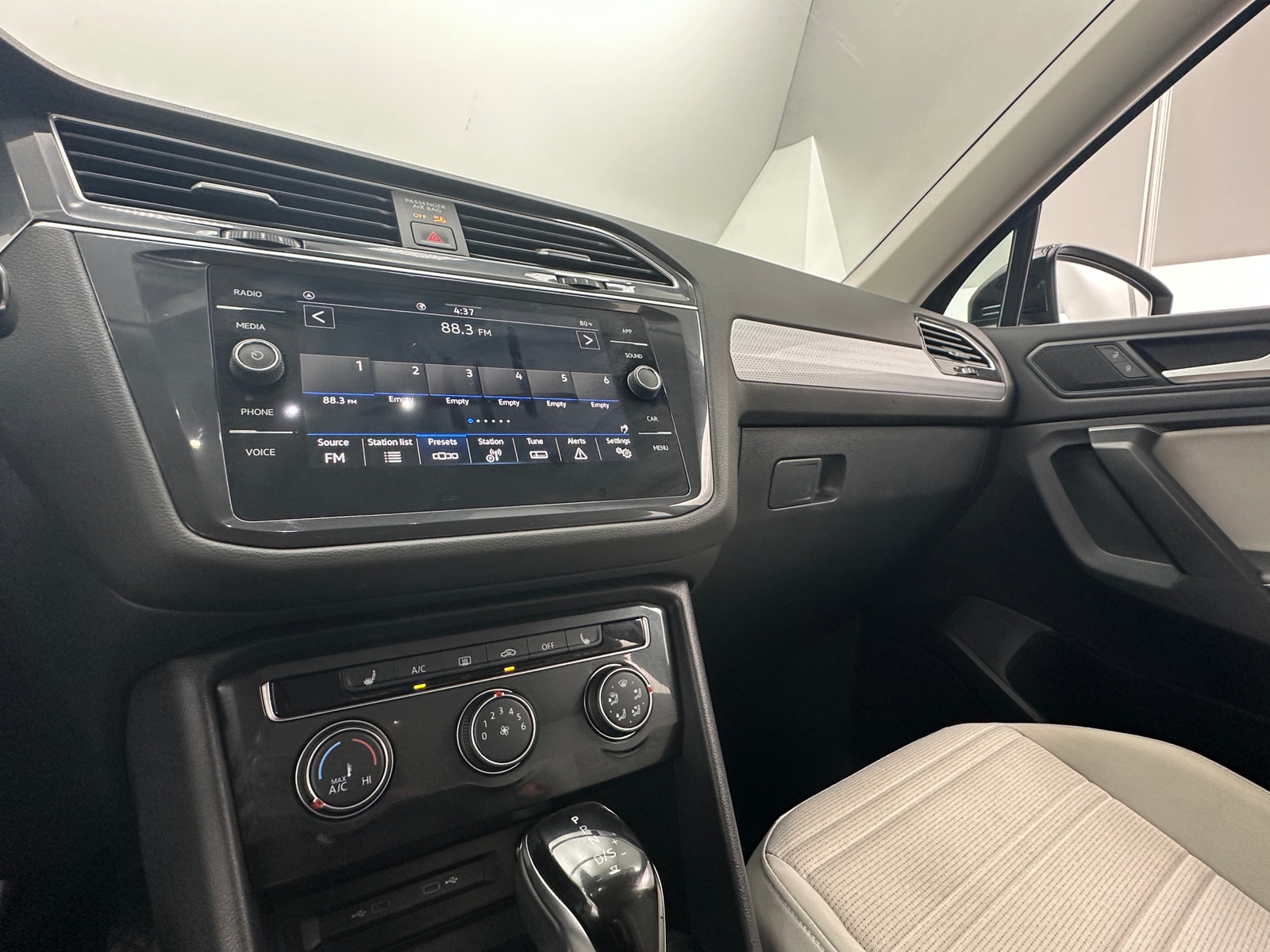Thumbnail: 2024 Volkswagen Tiguan - 4