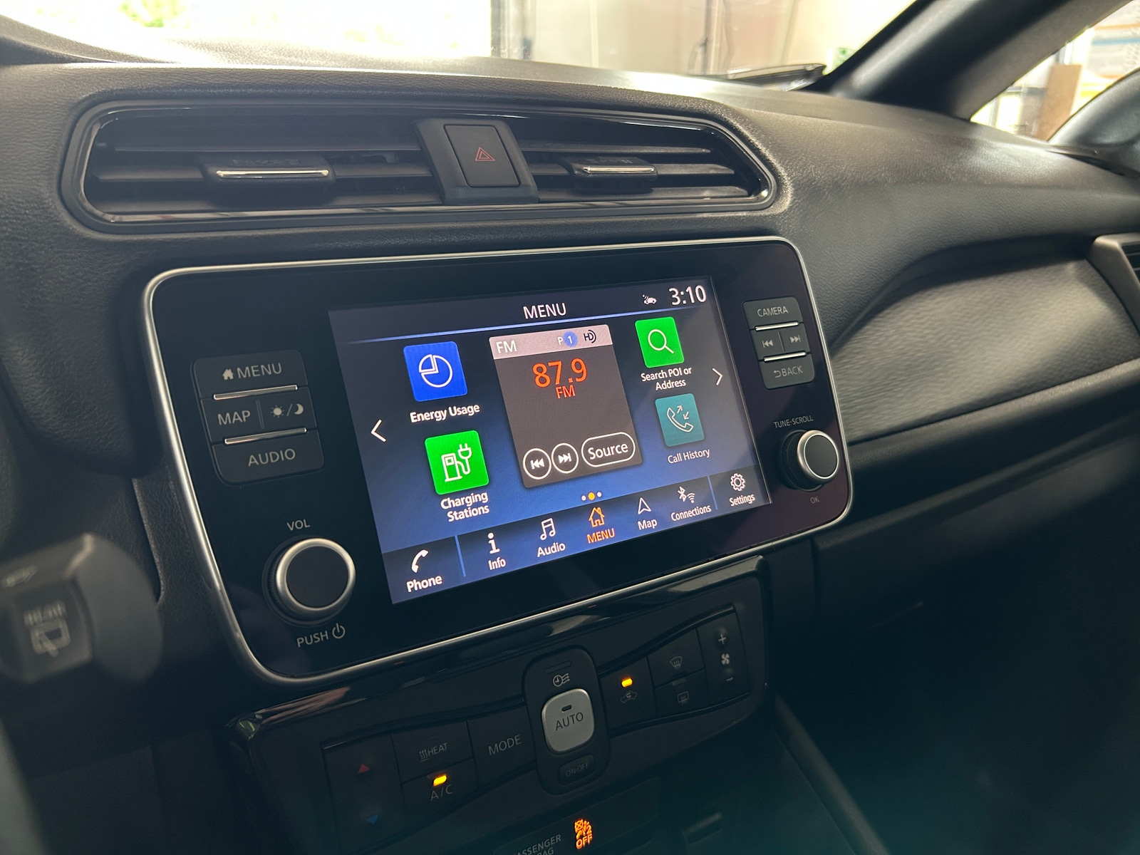 Thumbnail: 2020 Nissan Leaf - 3