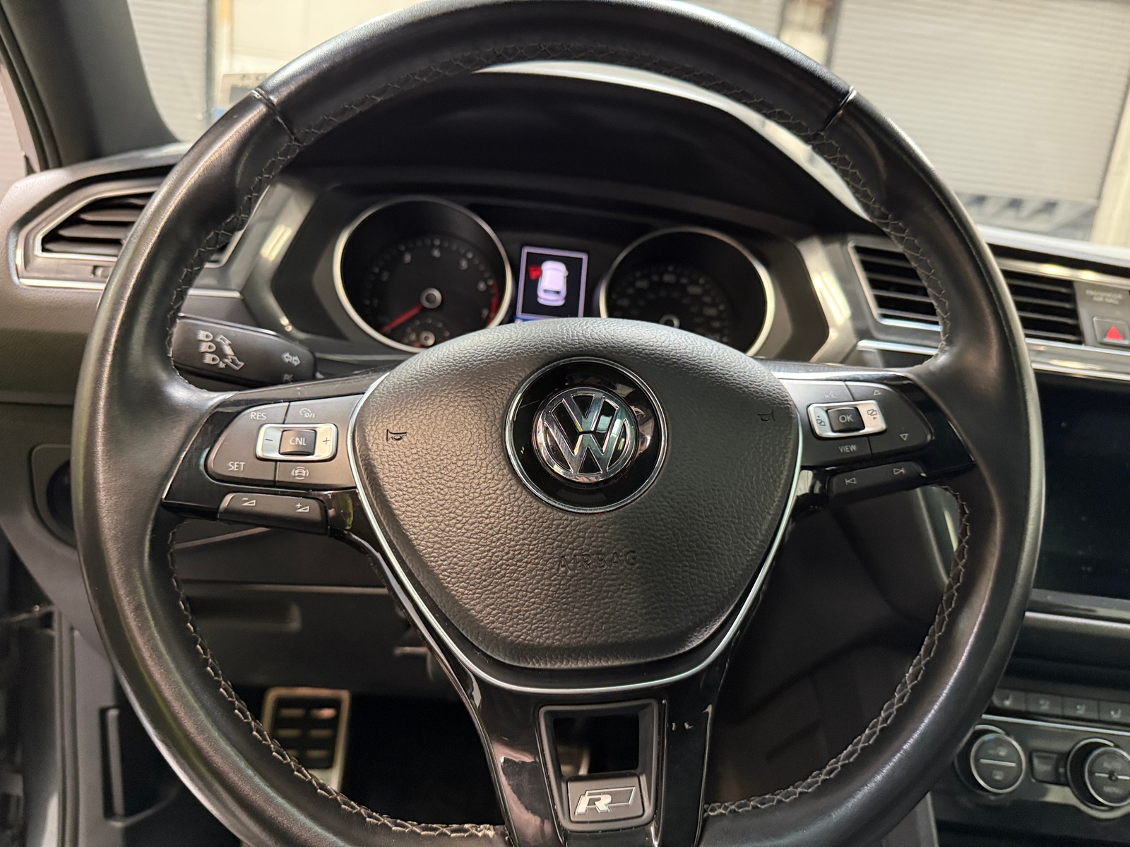 Thumbnail: 2020 Volkswagen Tiguan - 4