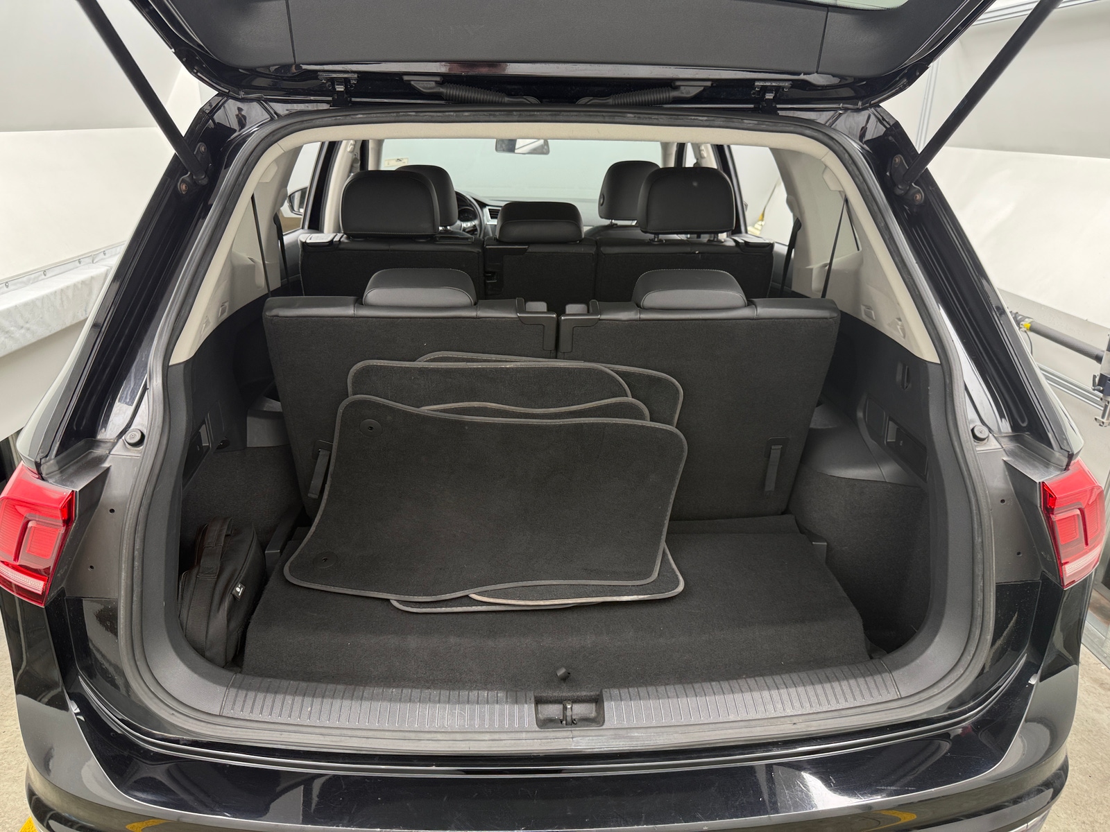 Thumbnail: 2018 Volkswagen Tiguan - 6