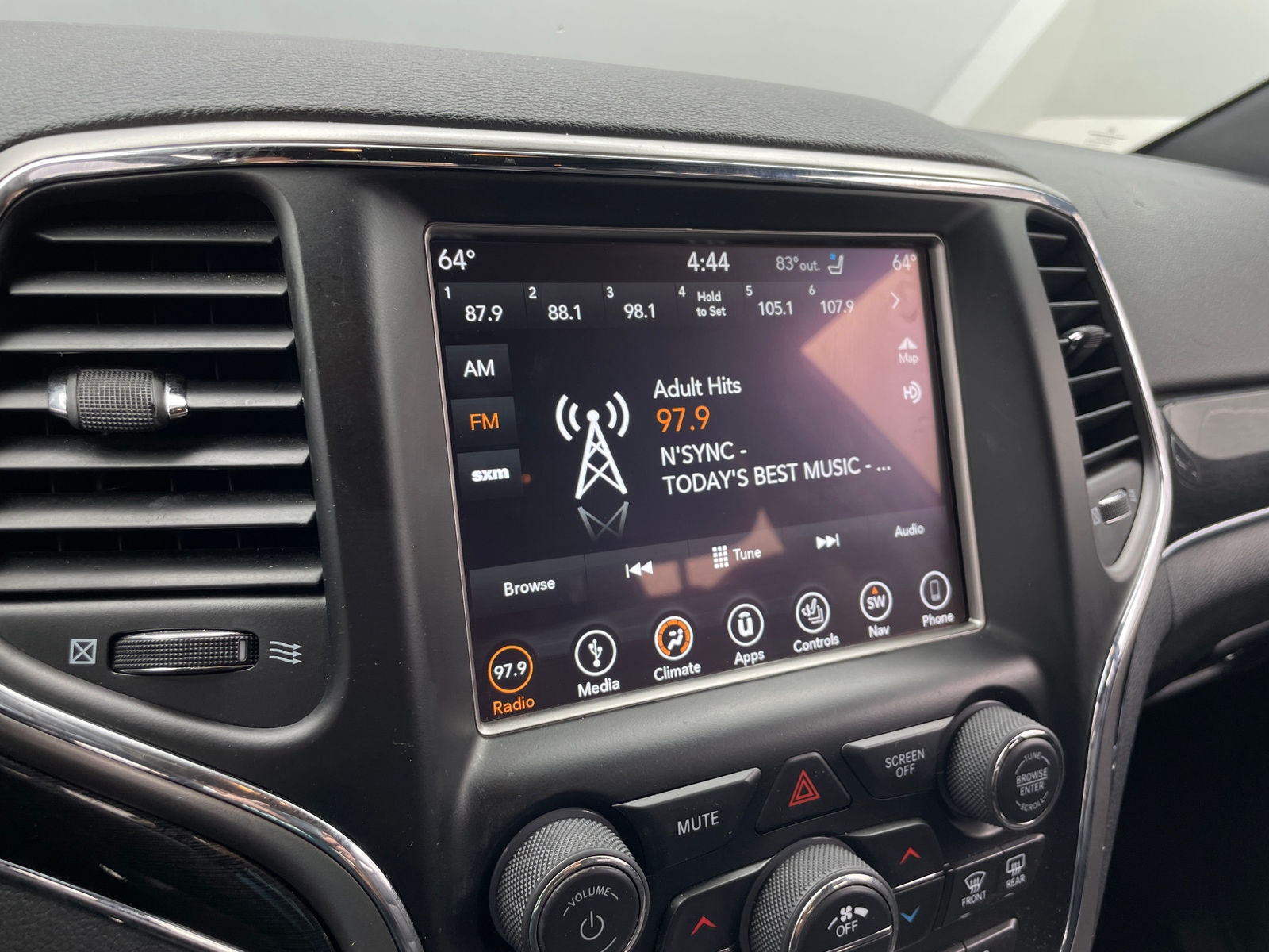 Thumbnail: 2018 Jeep Grand Cherokee - 3