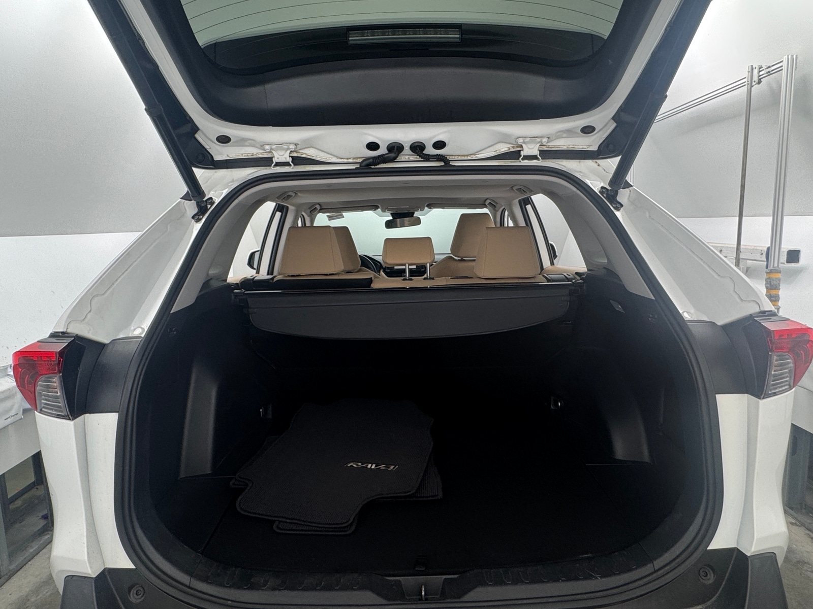 Thumbnail: 2020 Toyota RAV4 - 7