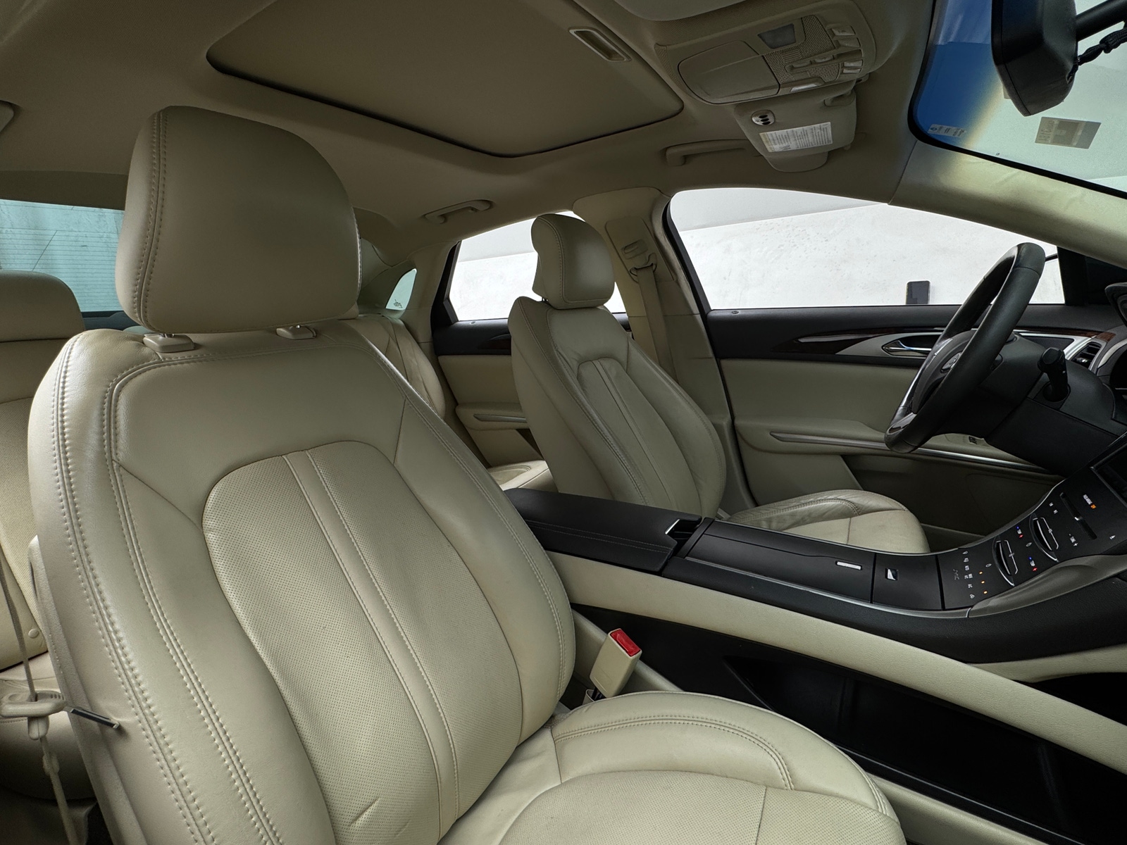 Thumbnail: 2015 Lincoln MKZ - 2