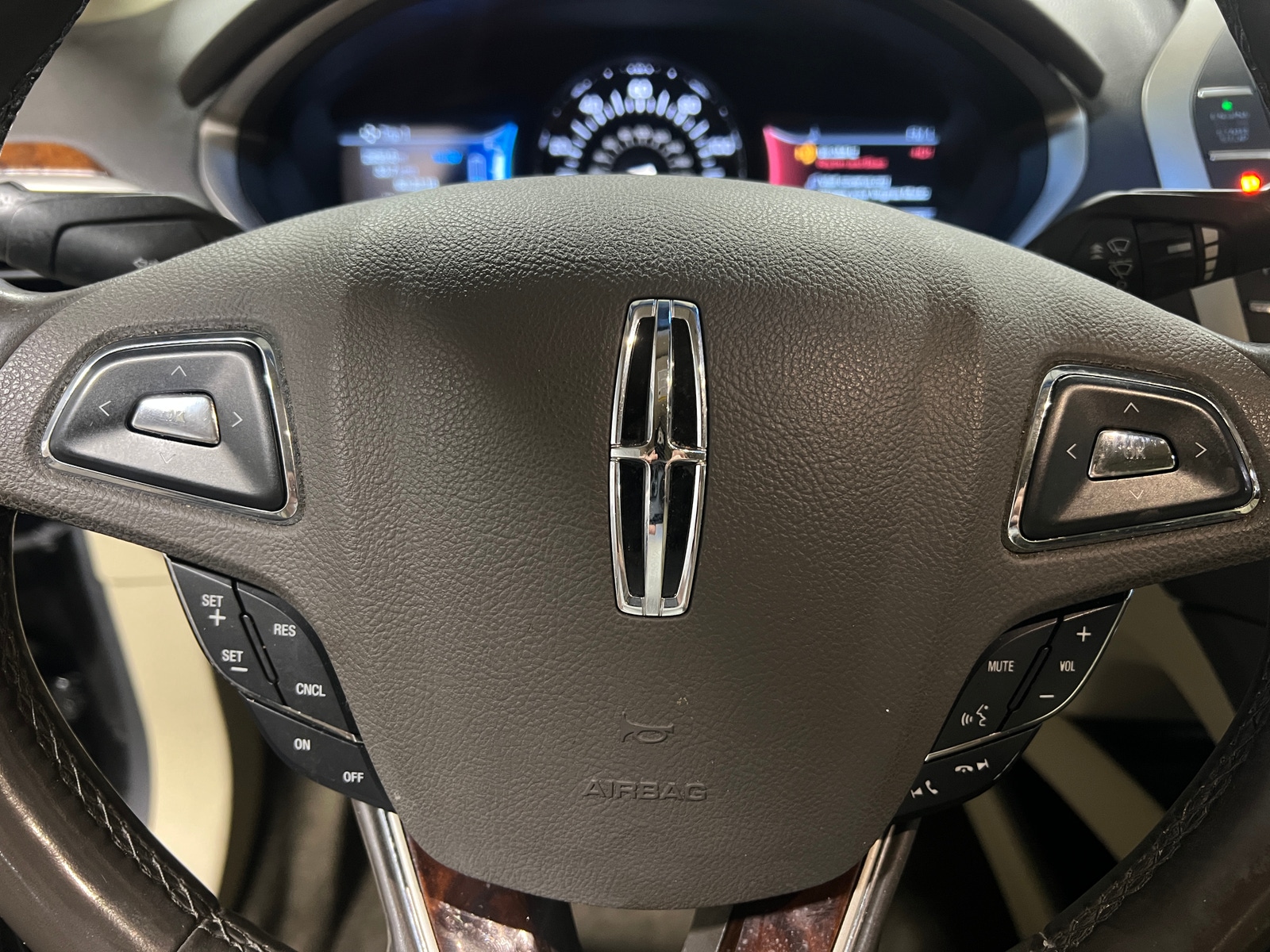 Thumbnail: 2015 Lincoln MKZ - 5