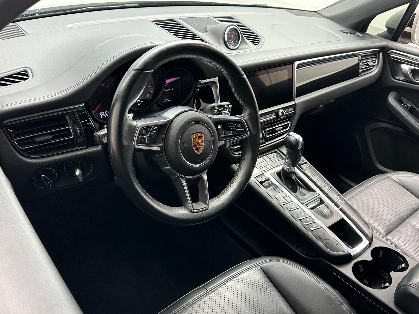 Thumbnail: 2021 Porsche Macan - 2