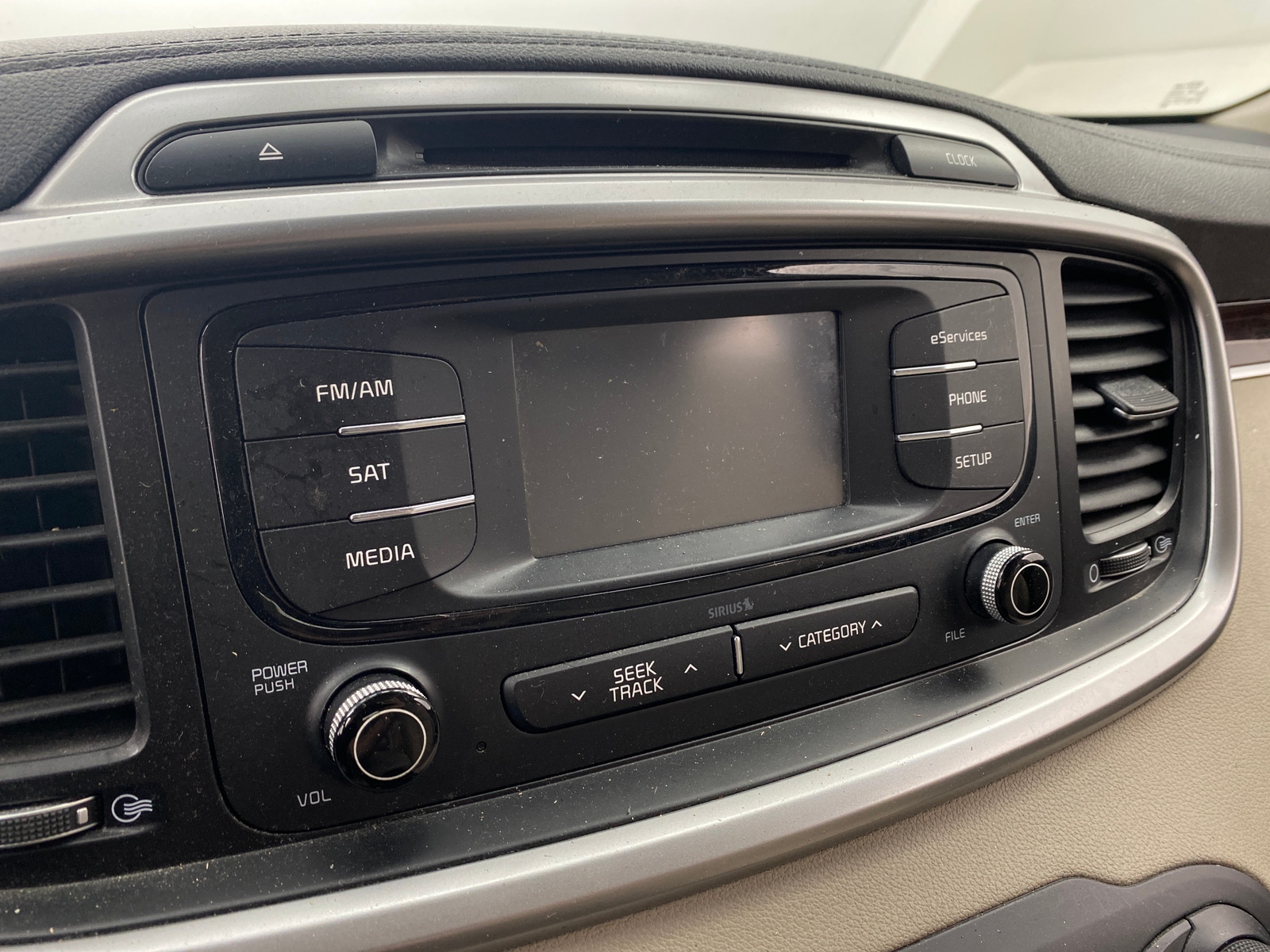 Thumbnail: 2016 Kia Sorento - 4