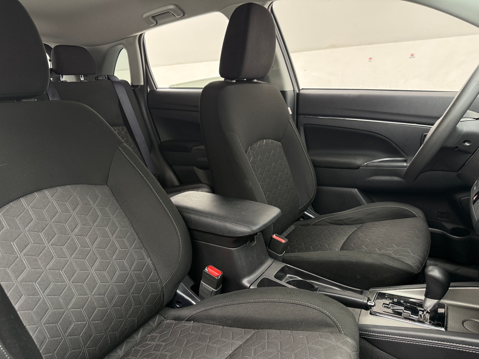 Thumbnail: 2020 Mitsubishi Outlander Sport - 2