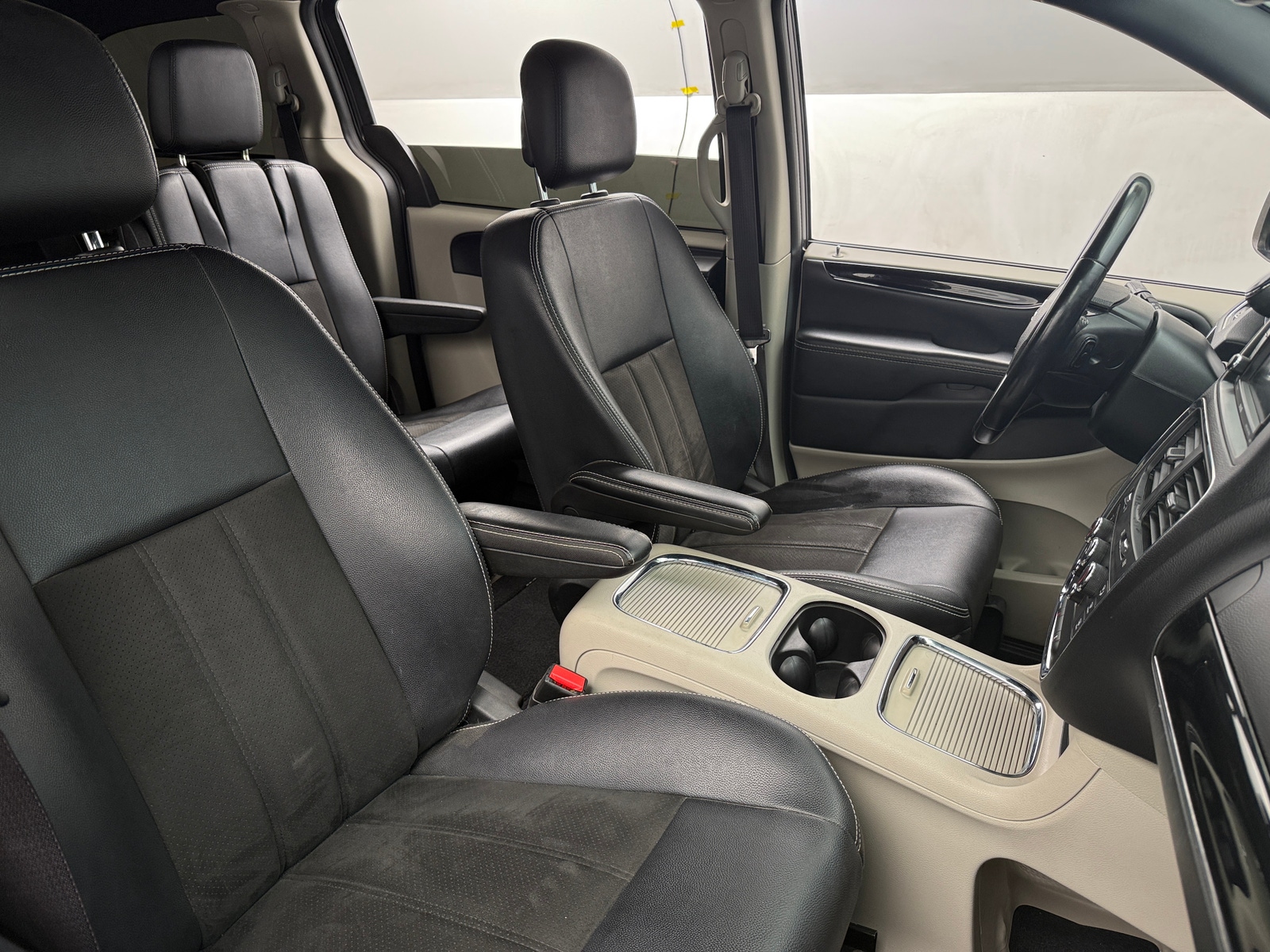 Thumbnail: 2019 Dodge Grand Caravan - 2