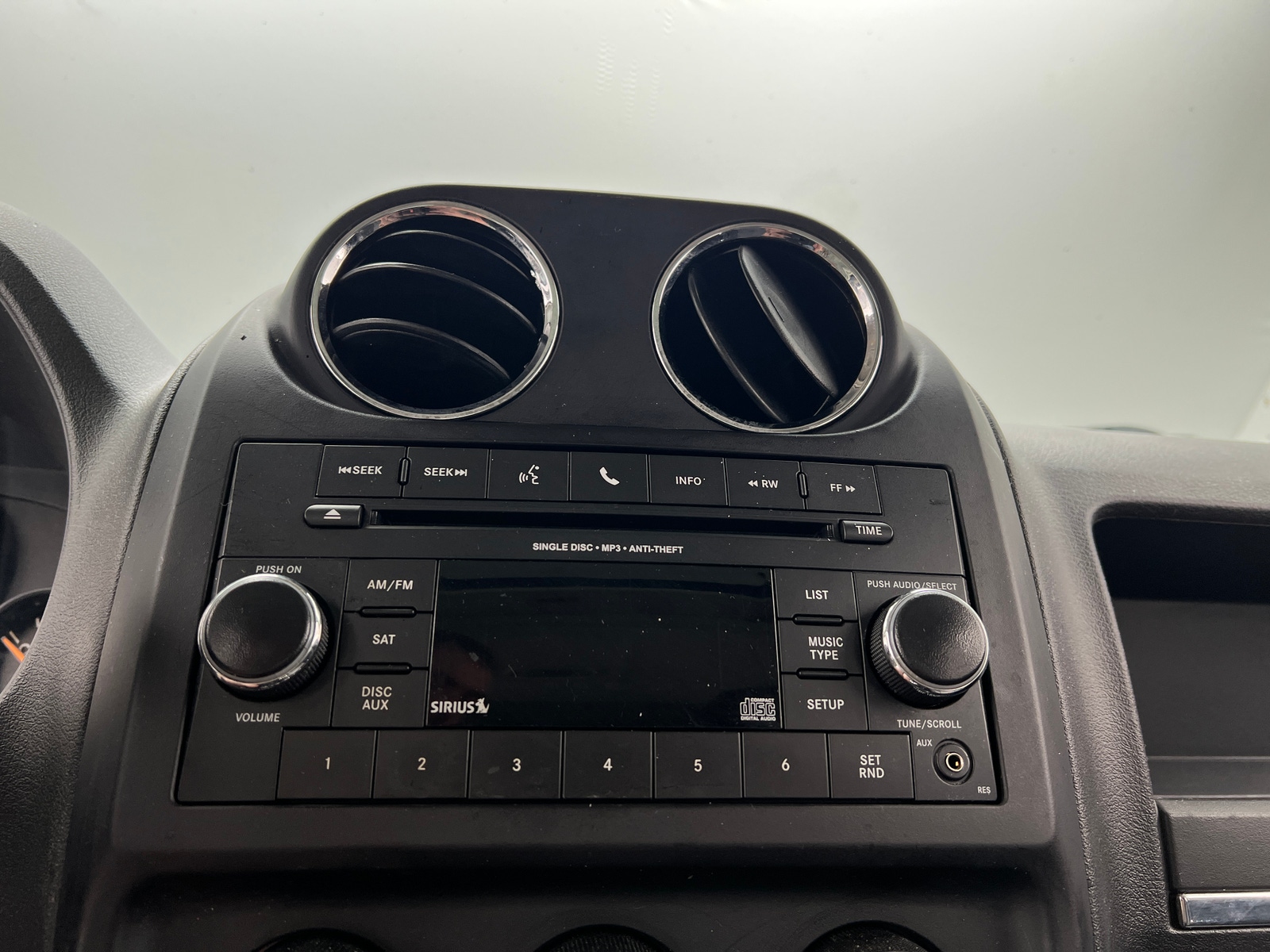 Thumbnail: 2015 Jeep Patriot - 3