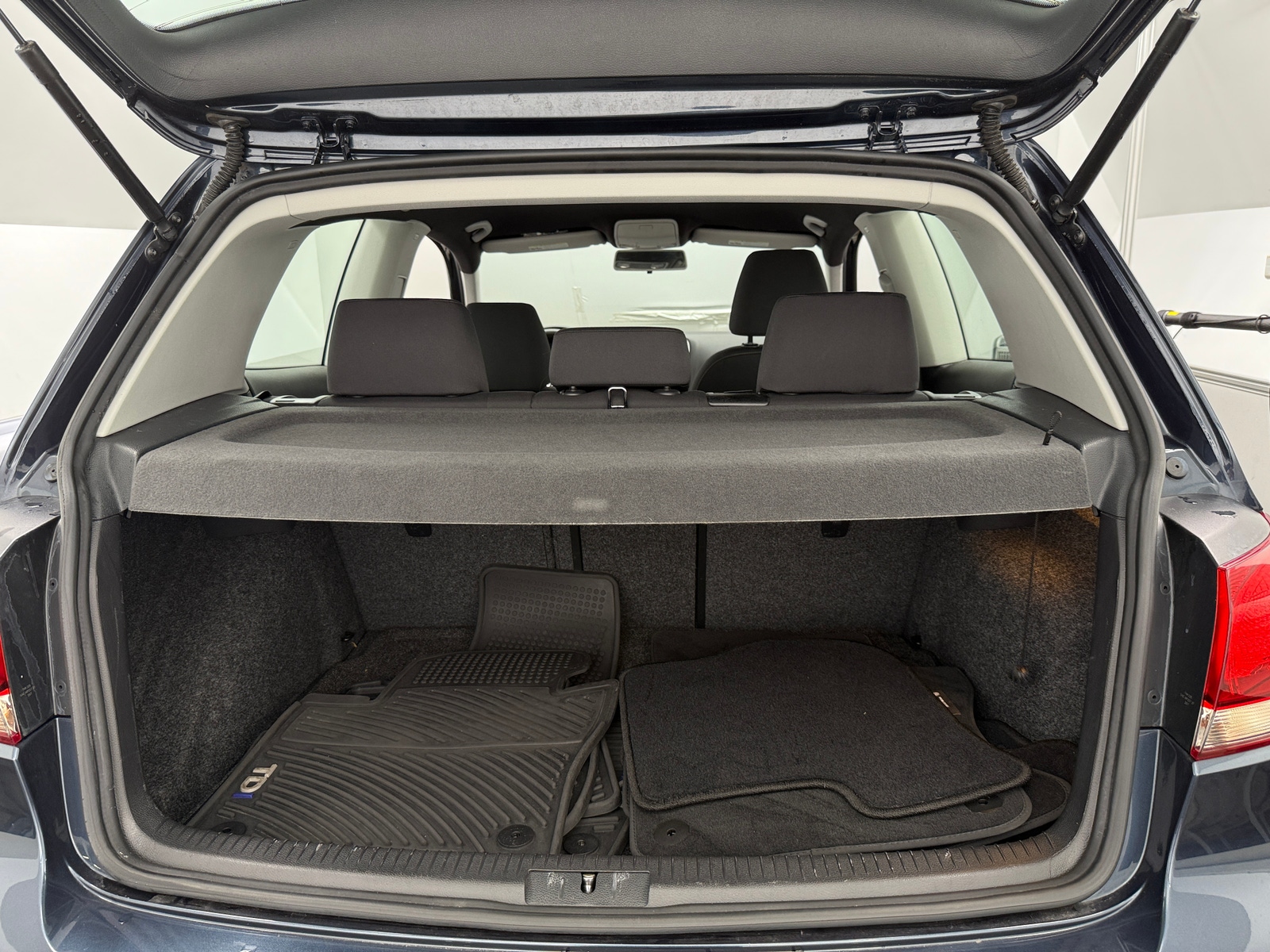 Thumbnail: 2013 Volkswagen Golf - 6