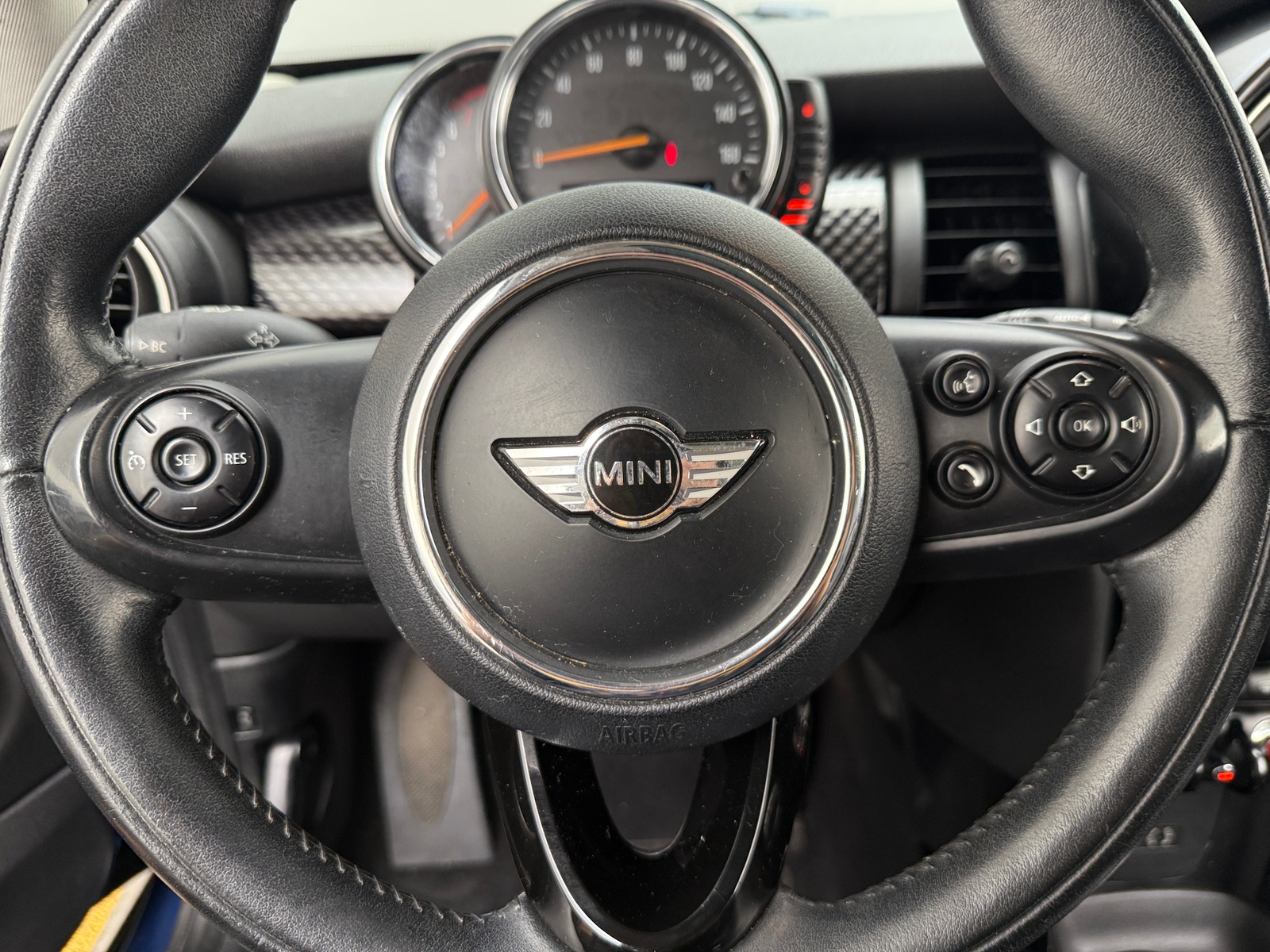 Thumbnail: 2015 MINI Cooper Hardtop - 4