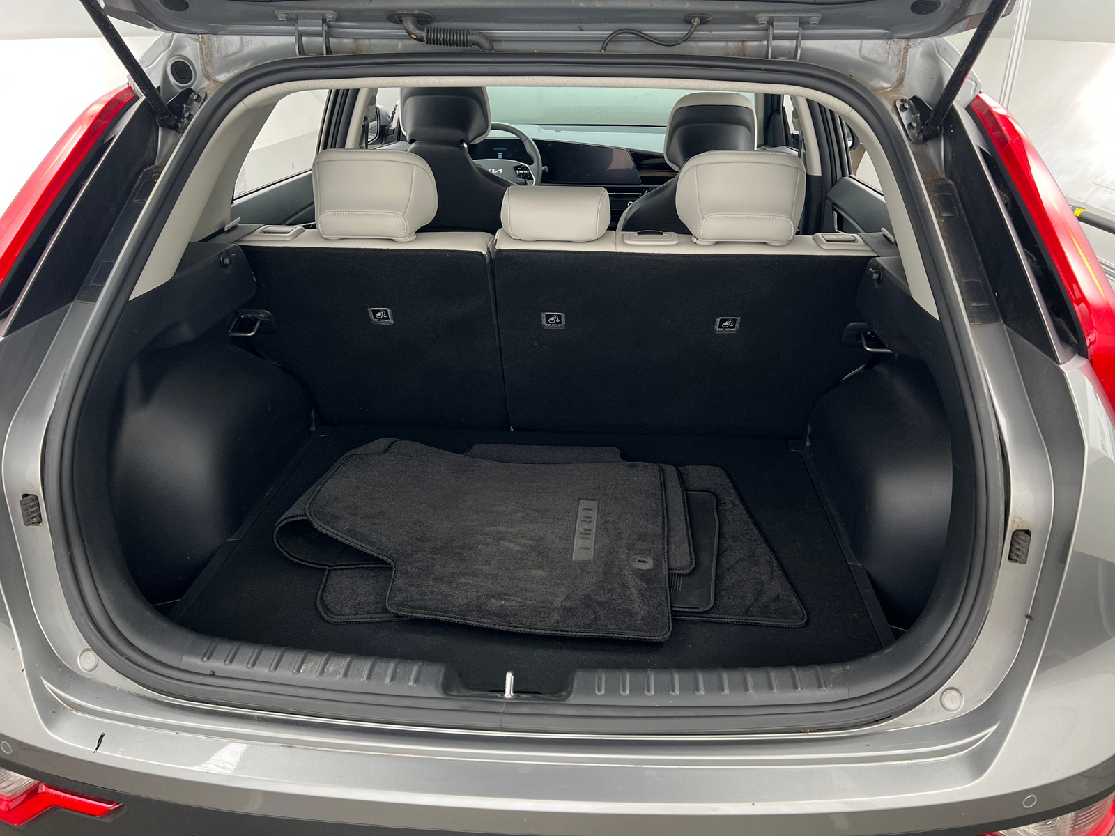 Thumbnail: 2023 Kia Niro - 7
