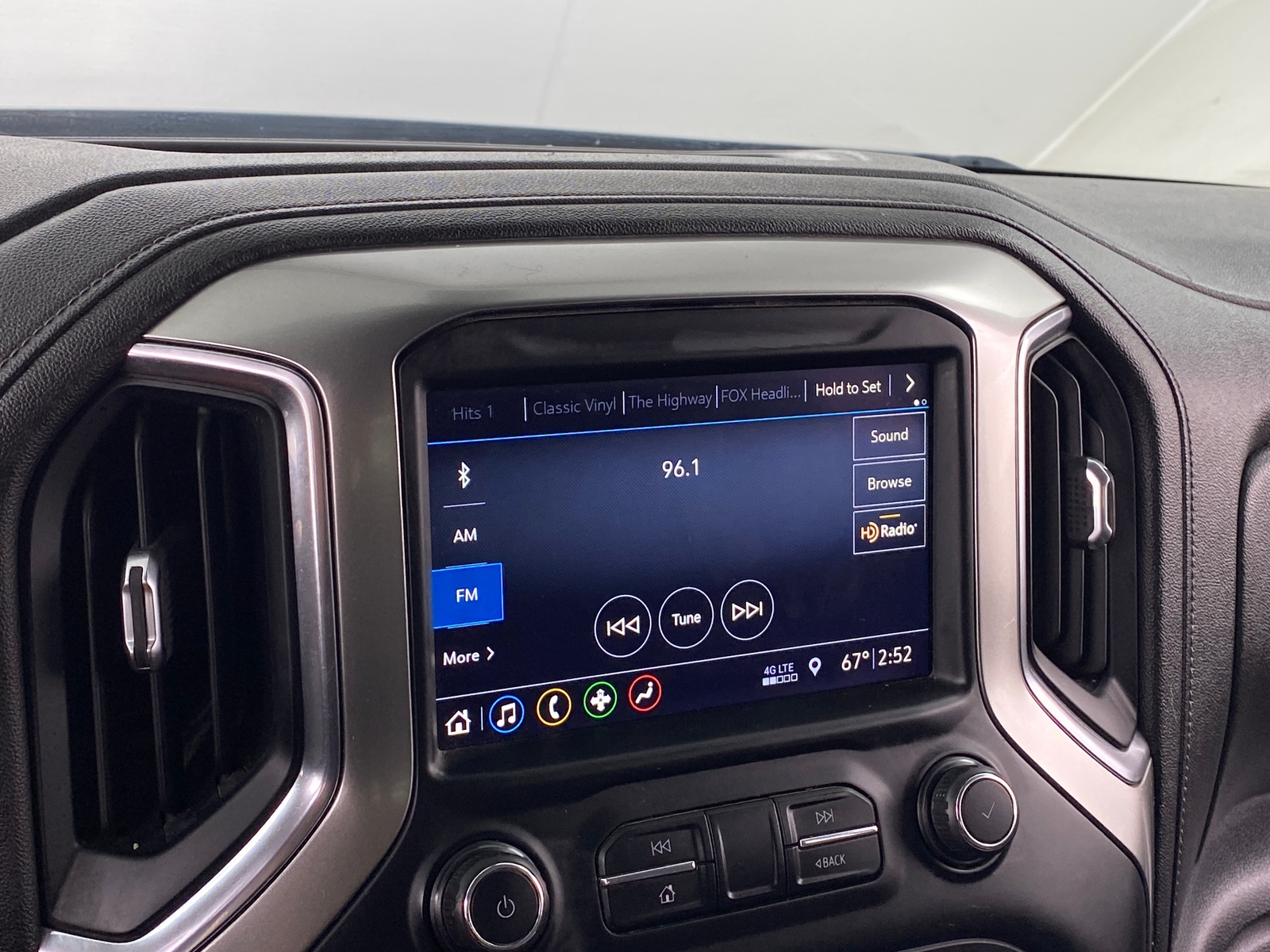 Thumbnail: 2019 Chevrolet Silverado 1500 - 4