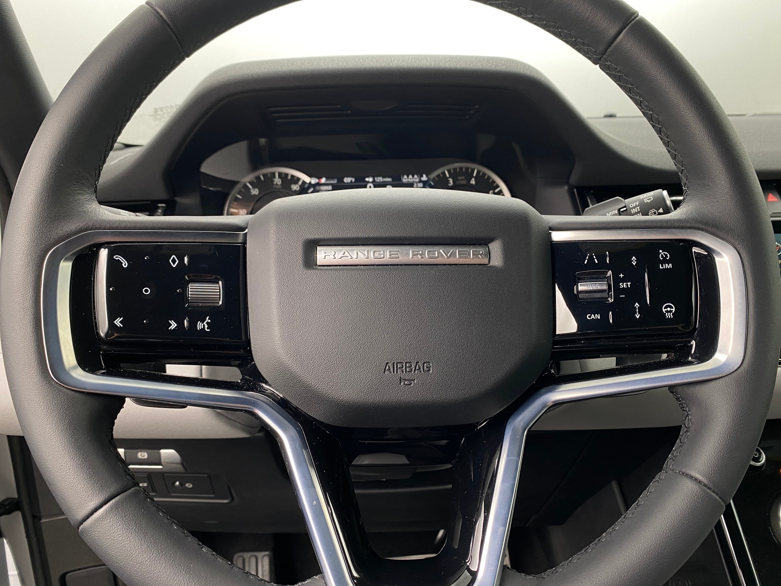 Thumbnail: 2023 Land Rover Range Rover Evoque - 4