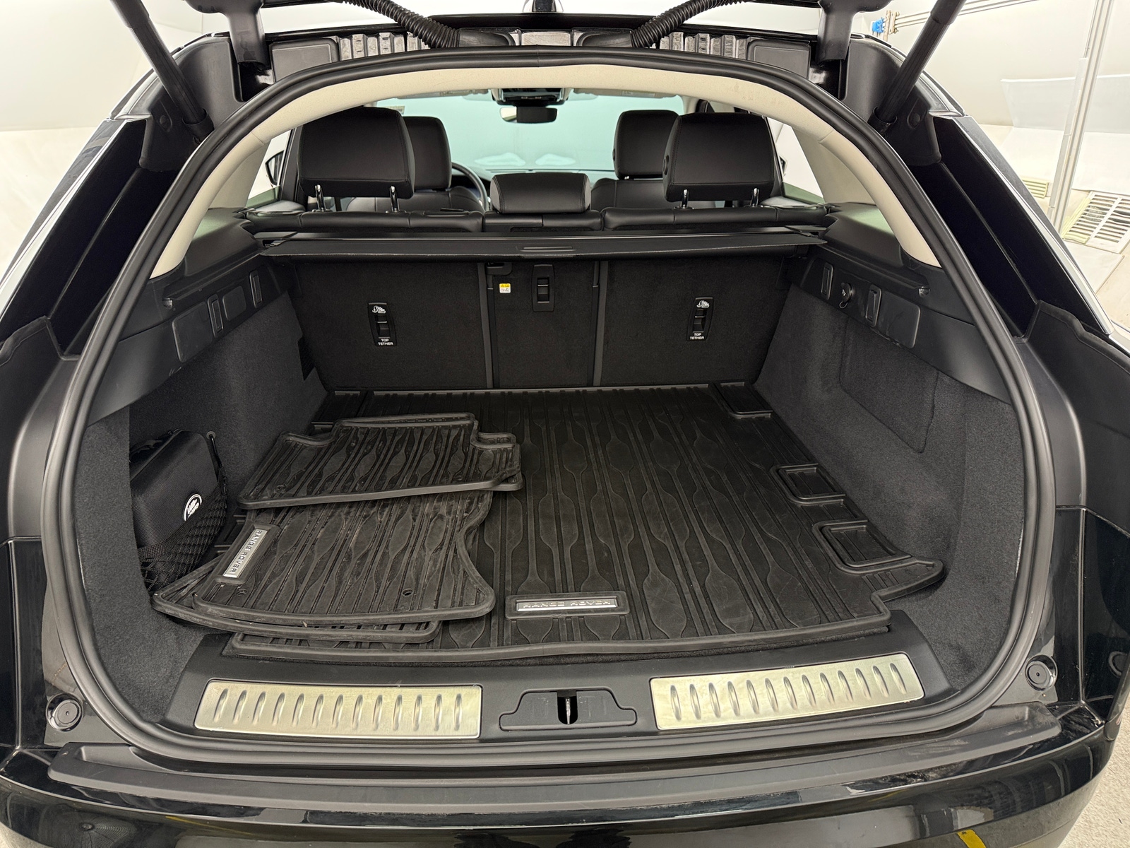 Thumbnail: 2024 Land Rover Range Rover Velar - 6