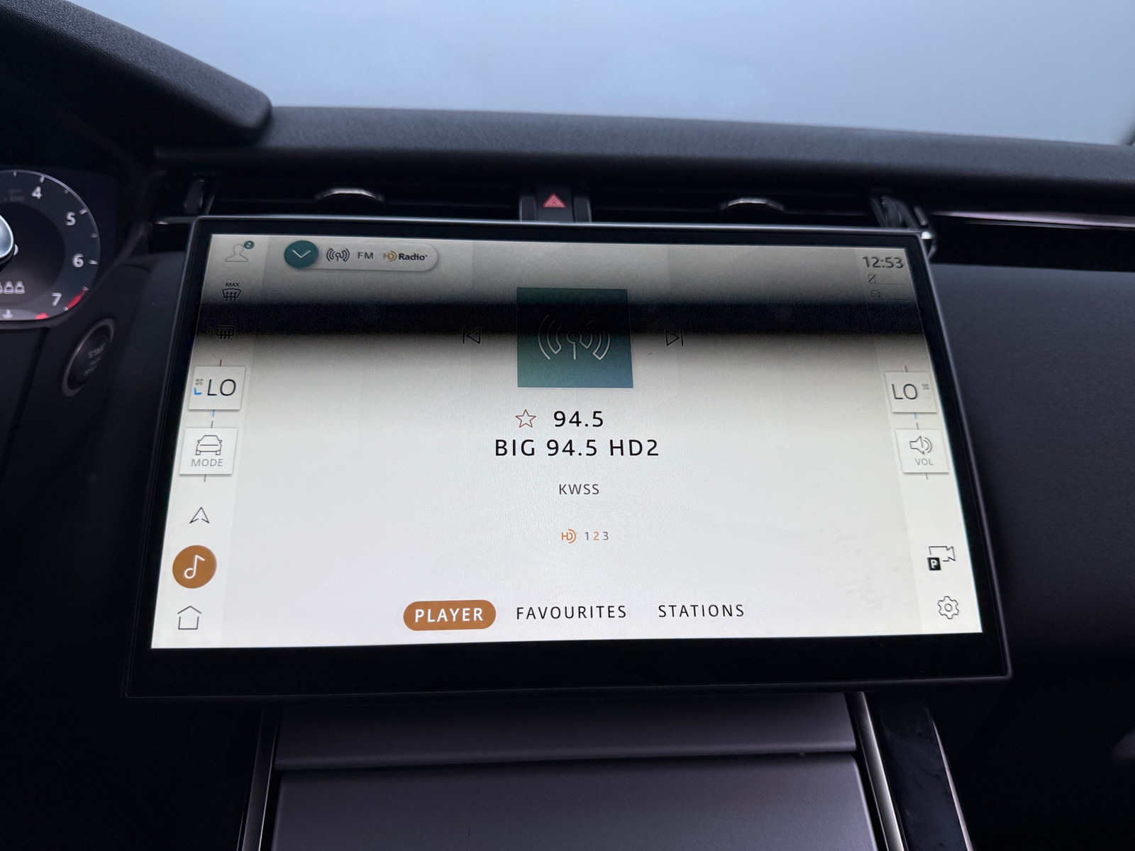 Thumbnail: 2024 Land Rover Range Rover Velar - 3