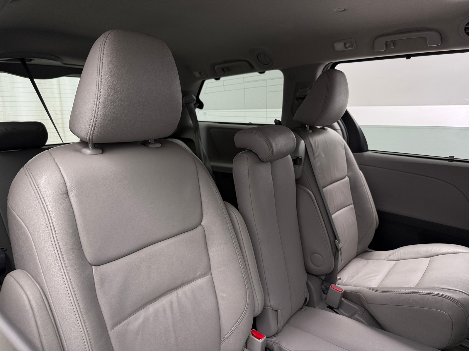 Thumbnail: 2016 Toyota Sienna - 5