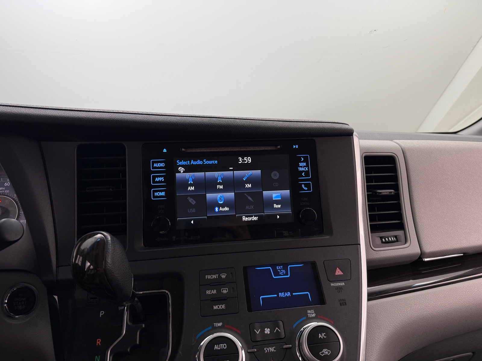 Thumbnail: 2016 Toyota Sienna - 3