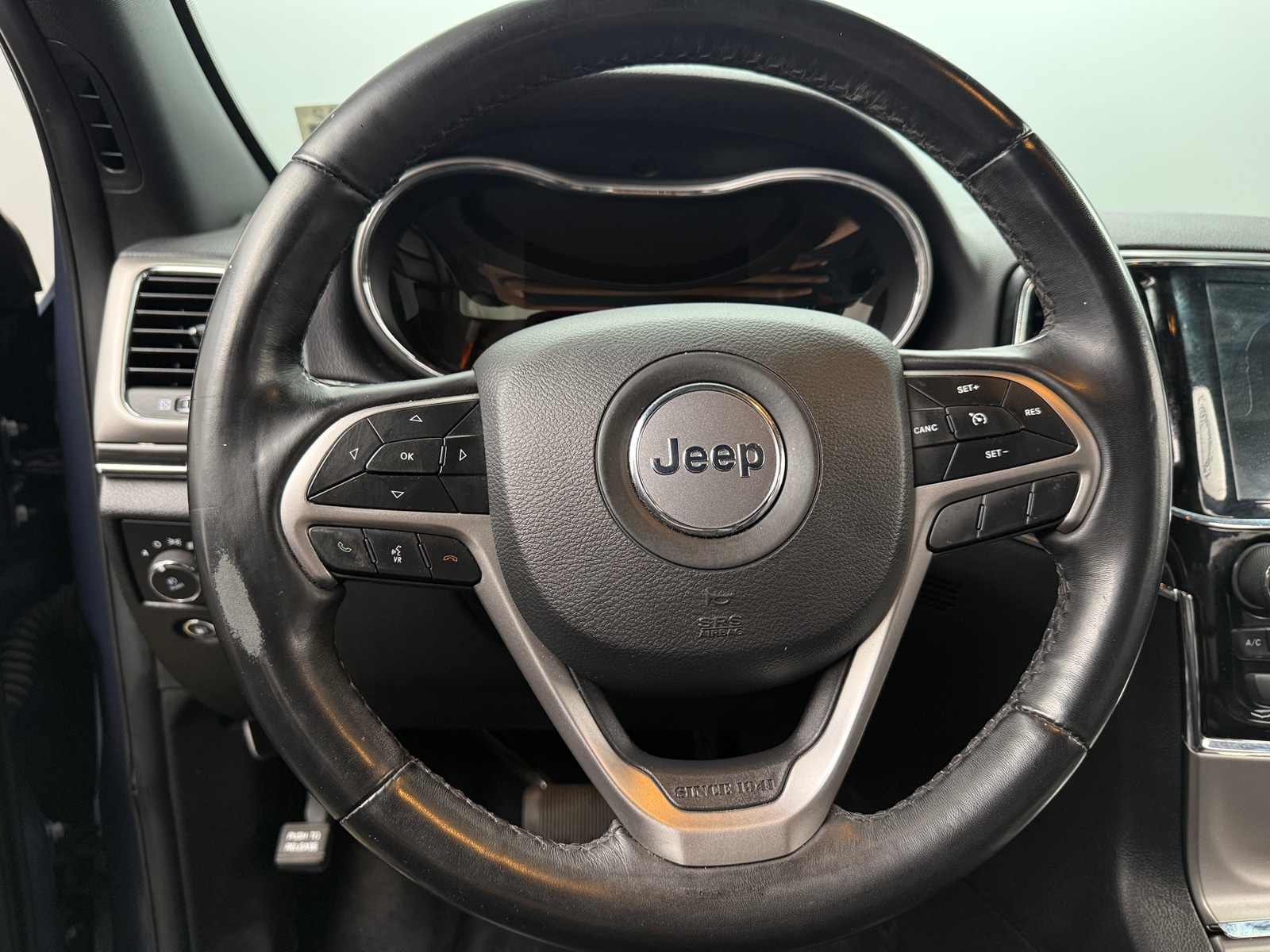 Thumbnail: 2019 Jeep Grand Cherokee - 4