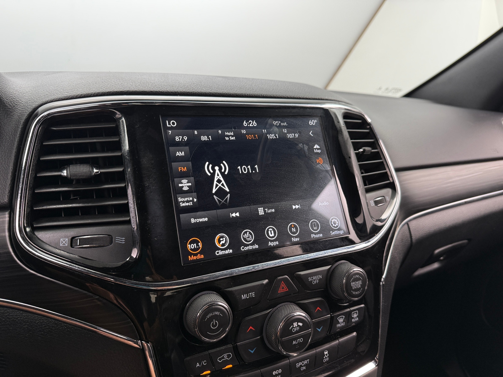Thumbnail: 2019 Jeep Grand Cherokee - 3