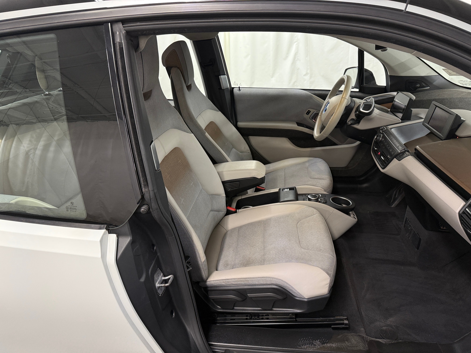 Thumbnail: 2019 BMW i3 - 2