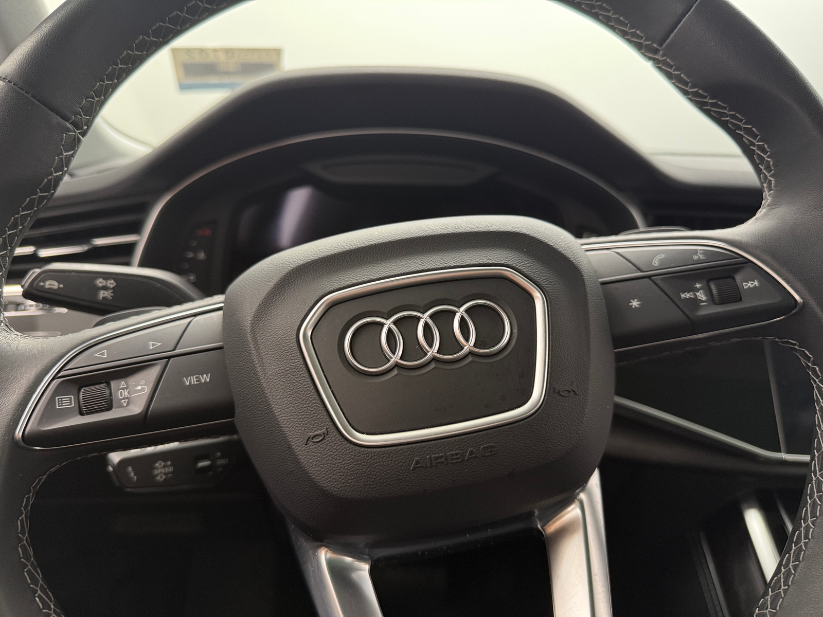 Thumbnail: 2023 Audi Q8 - 4