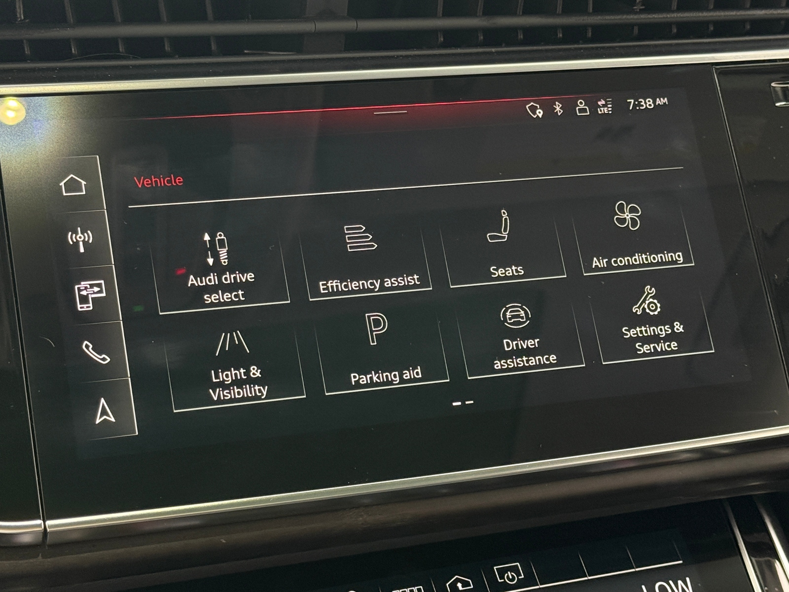 Thumbnail: 2023 Audi Q8 - 3