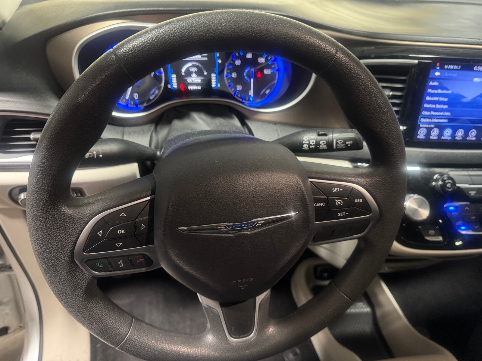 Thumbnail: 2017 Chrysler Pacifica - 5
